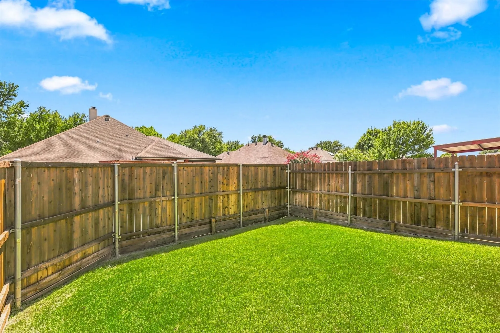 Single Family Residence For Sale in Denton County , 1432 Saint Gallen Lane, Lewisville, Texas 75067, 3 Bedroom, 2 Bathroom, 2 Garage spaces, 1,505 Sqft, built in 1997, mls#21364616, Real Estate Agent in Lewisville, Homes For Sale in Denton county, Homes For Sale in Lewisville, Realtor in Lewisville Texas, Real Estate Brokerage Independent Realty Texas, Luminita Cordes Realtor