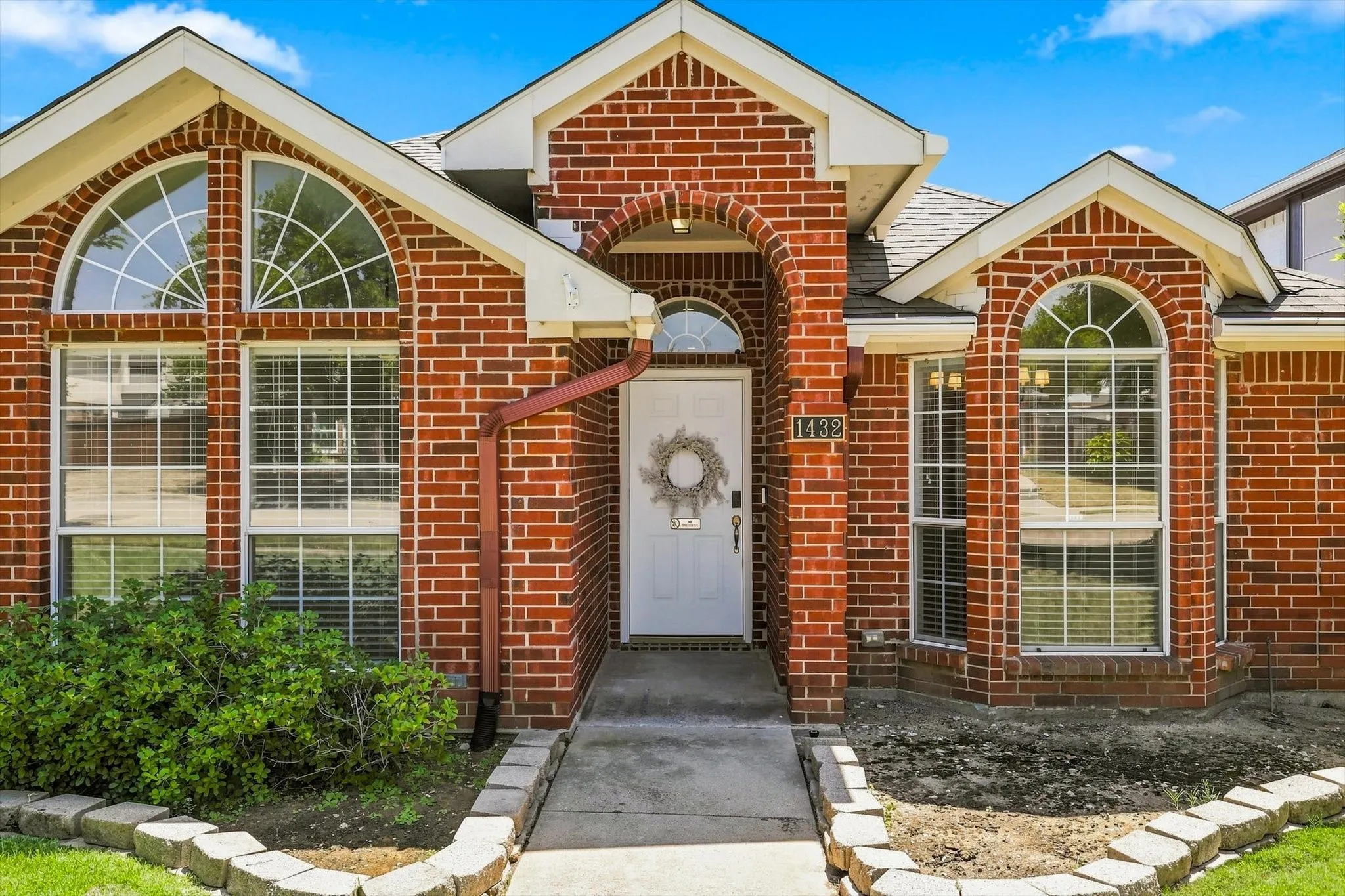 Single Family Residence For Sale in Denton County , 1432 Saint Gallen Lane, Lewisville, Texas 75067, 3 Bedroom, 2 Bathroom, 2 Garage spaces, 1,505 Sqft, built in 1997, mls#21364616, Real Estate Agent in Lewisville, Homes For Sale in Denton county, Homes For Sale in Lewisville, Realtor in Lewisville Texas, Real Estate Brokerage Independent Realty Texas, Luminita Cordes Realtor