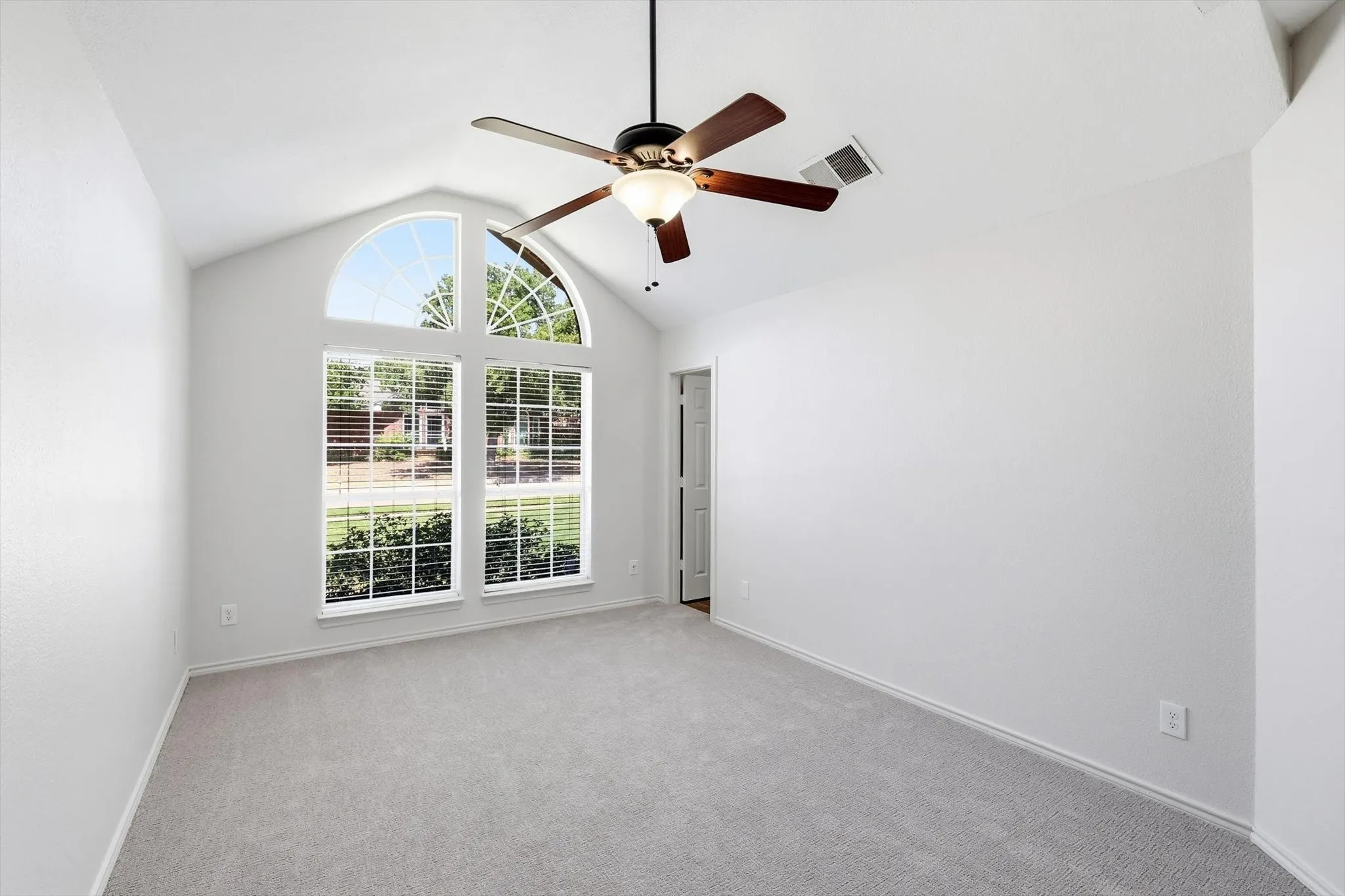 Single Family Residence For Sale in Denton County , 1432 Saint Gallen Lane, Lewisville, Texas 75067, 3 Bedroom, 2 Bathroom, 2 Garage spaces, 1,505 Sqft, built in 1997, mls#21364616, Real Estate Agent in Lewisville, Homes For Sale in Denton county, Homes For Sale in Lewisville, Realtor in Lewisville Texas, Real Estate Brokerage Independent Realty Texas, Luminita Cordes Realtor