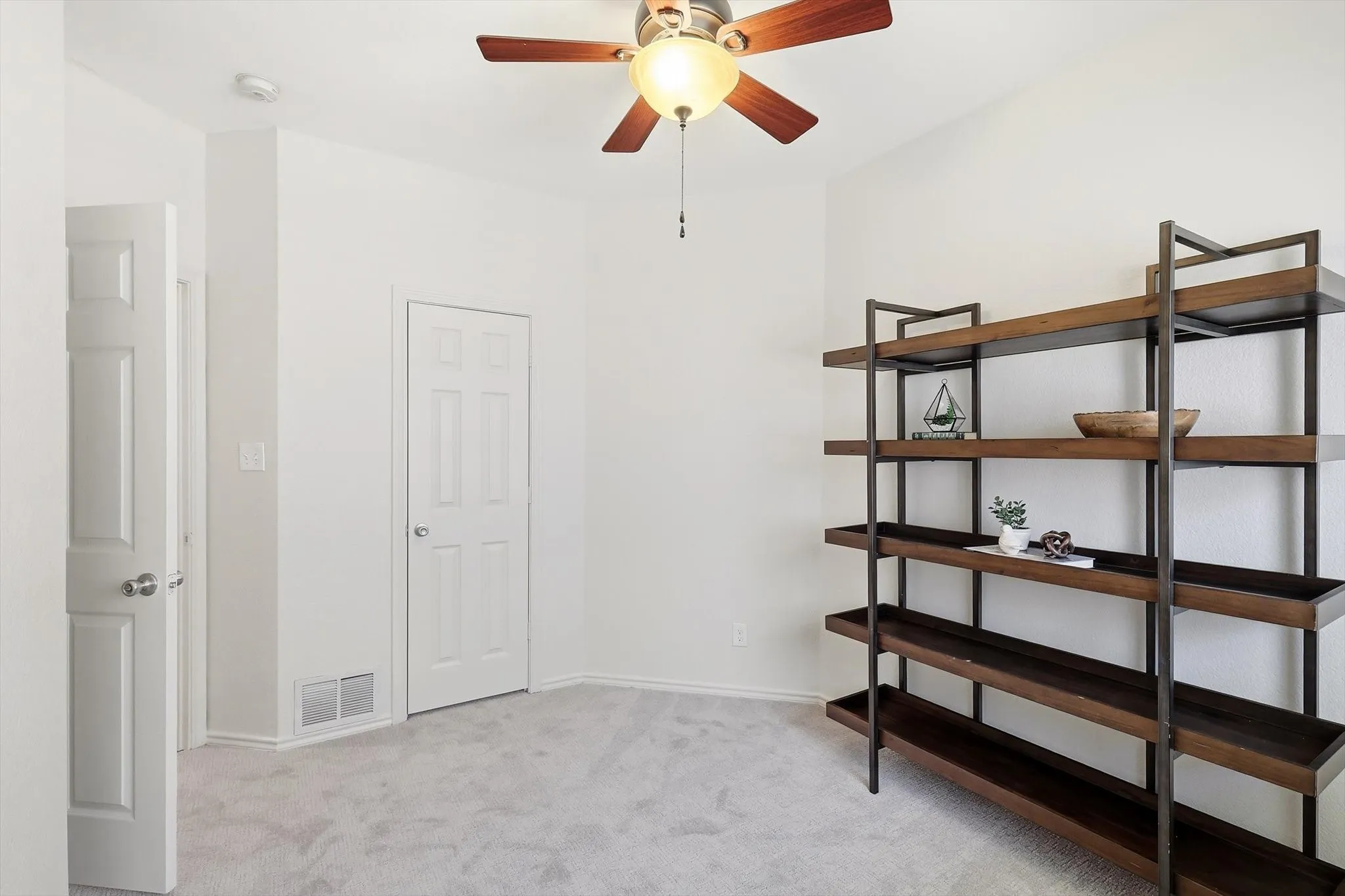 Single Family Residence For Sale in Denton County , 1432 Saint Gallen Lane, Lewisville, Texas 75067, 3 Bedroom, 2 Bathroom, 2 Garage spaces, 1,505 Sqft, built in 1997, mls#21364616, Real Estate Agent in Lewisville, Homes For Sale in Denton county, Homes For Sale in Lewisville, Realtor in Lewisville Texas, Real Estate Brokerage Independent Realty Texas, Luminita Cordes Realtor