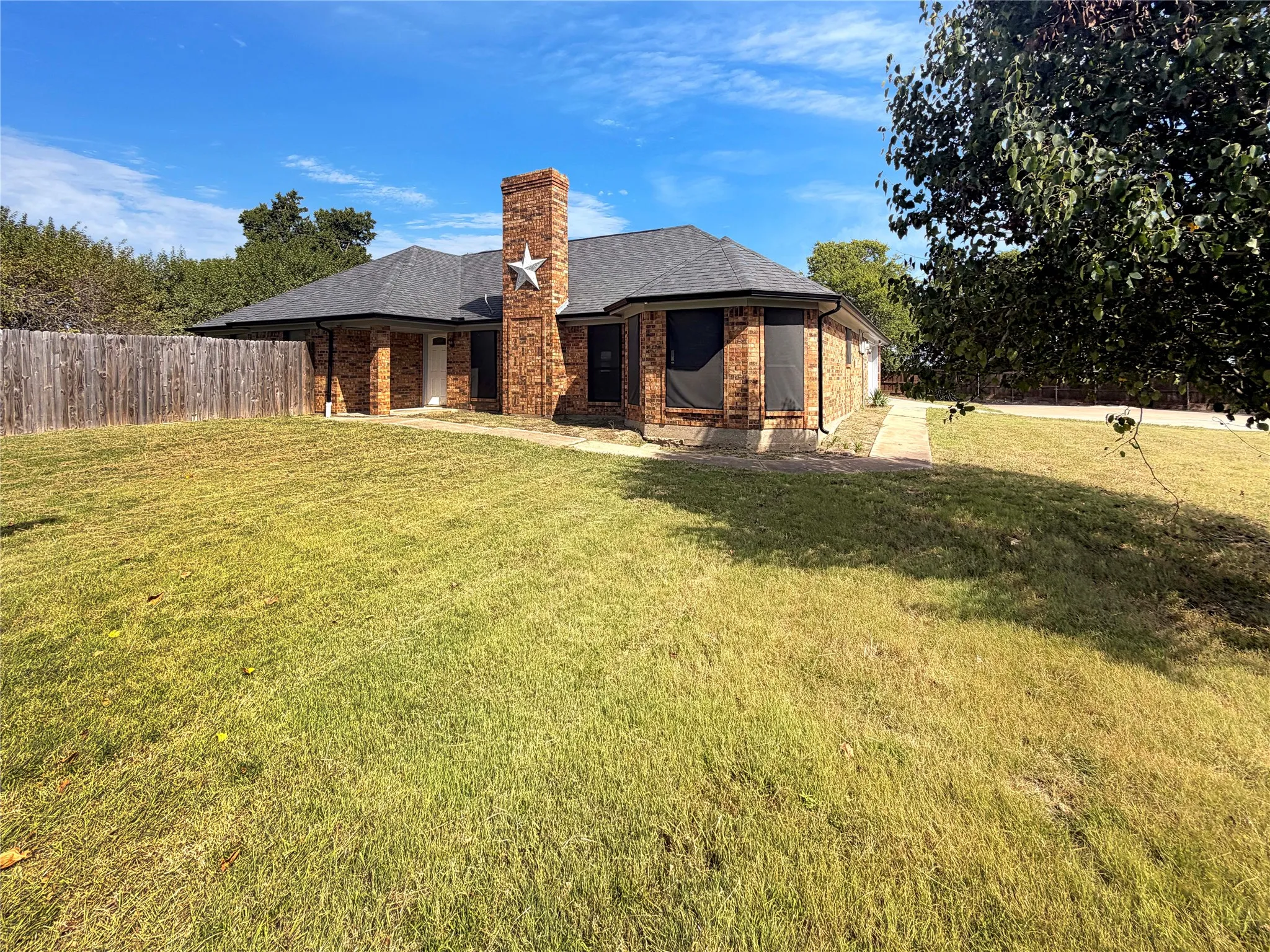 Single Family Residence For Sale in Hunt County , 1106 N Atkins Drive, Celeste, Texas 75423, 3 Bedroom, 2 Bathroom, 2 Garage spaces, 1,625 Sqft, built in 1989, mls#21365312, Real Estate Agent in Celeste, Homes For Sale in Hunt county, Homes For Sale in Celeste, Realtor in Celeste Texas, Real Estate Brokerage Independent Realty Texas, Luminita Cordes Realtor