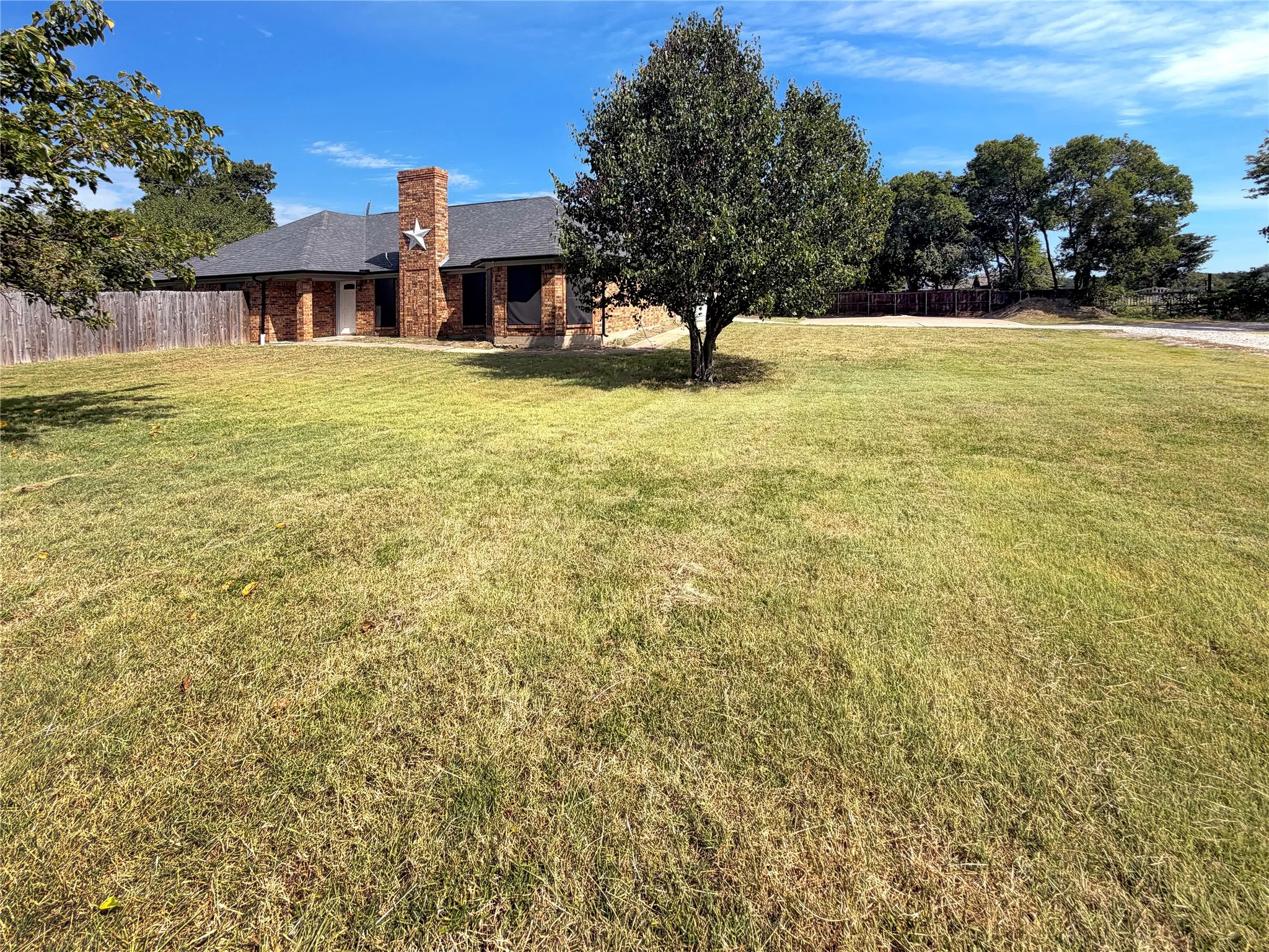 Single Family Residence For Sale in Hunt County , 1106 N Atkins Drive, Celeste, Texas 75423, 3 Bedroom, 2 Bathroom, 2 Garage spaces, 1,625 Sqft, built in 1989, mls#21365312, Real Estate Agent in Celeste, Homes For Sale in Hunt county, Homes For Sale in Celeste, Realtor in Celeste Texas, Real Estate Brokerage Independent Realty Texas, Luminita Cordes Realtor