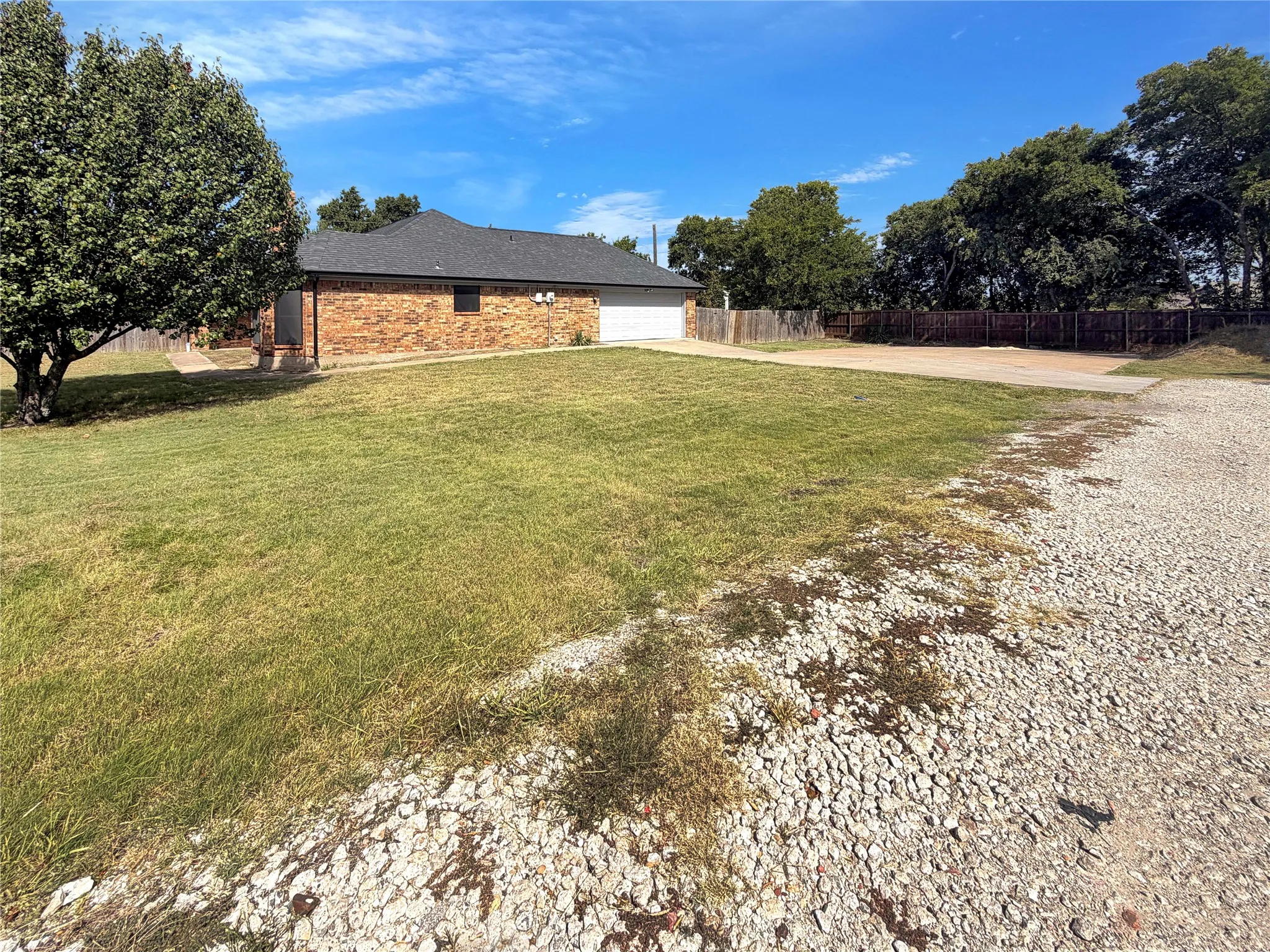 Single Family Residence For Sale in Hunt County , 1106 N Atkins Drive, Celeste, Texas 75423, 3 Bedroom, 2 Bathroom, 2 Garage spaces, 1,625 Sqft, built in 1989, mls#21365312, Real Estate Agent in Celeste, Homes For Sale in Hunt county, Homes For Sale in Celeste, Realtor in Celeste Texas, Real Estate Brokerage Independent Realty Texas, Luminita Cordes Realtor