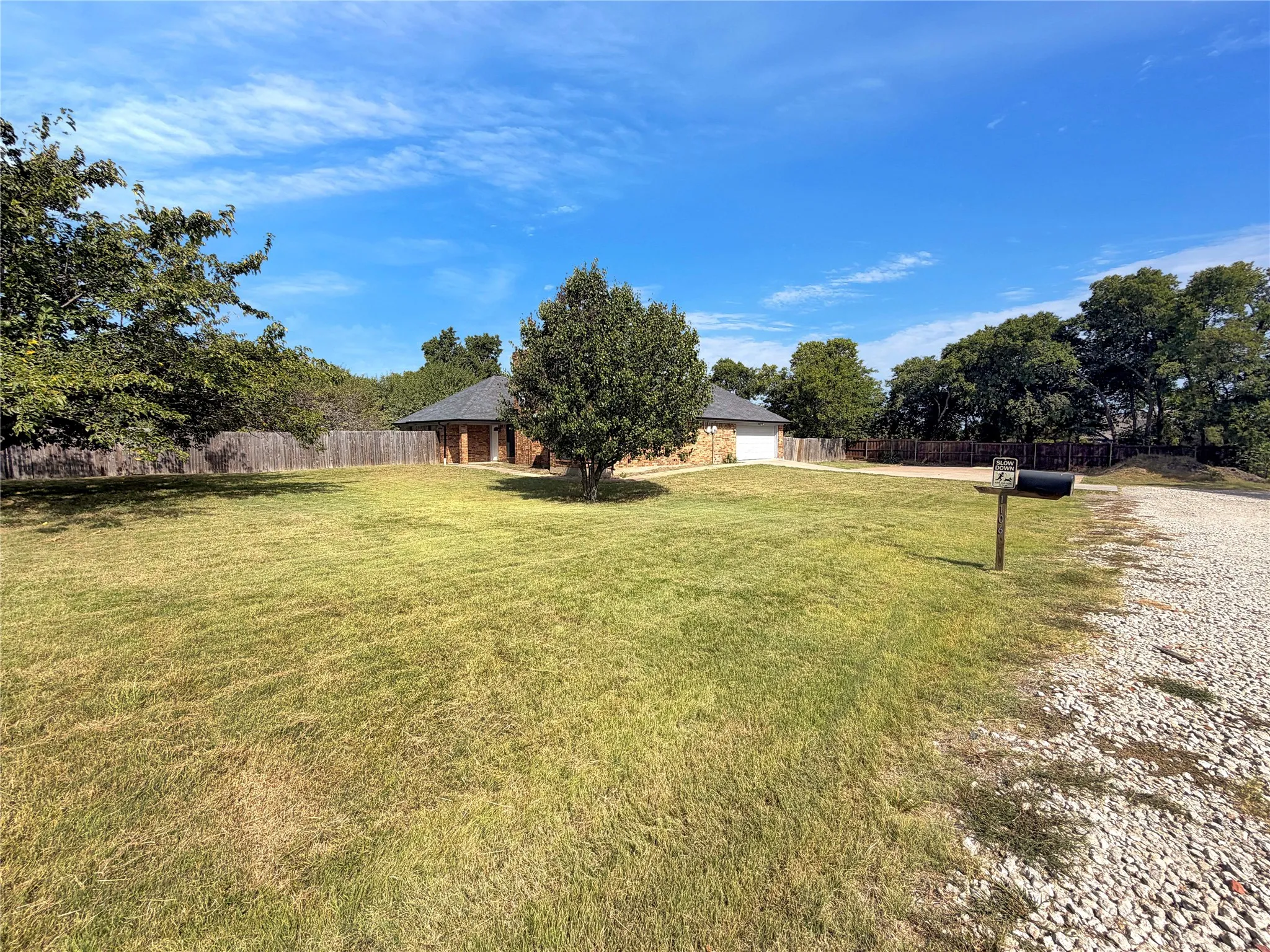 Single Family Residence For Sale in Hunt County , 1106 N Atkins Drive, Celeste, Texas 75423, 3 Bedroom, 2 Bathroom, 2 Garage spaces, 1,625 Sqft, built in 1989, mls#21365312, Real Estate Agent in Celeste, Homes For Sale in Hunt county, Homes For Sale in Celeste, Realtor in Celeste Texas, Real Estate Brokerage Independent Realty Texas, Luminita Cordes Realtor