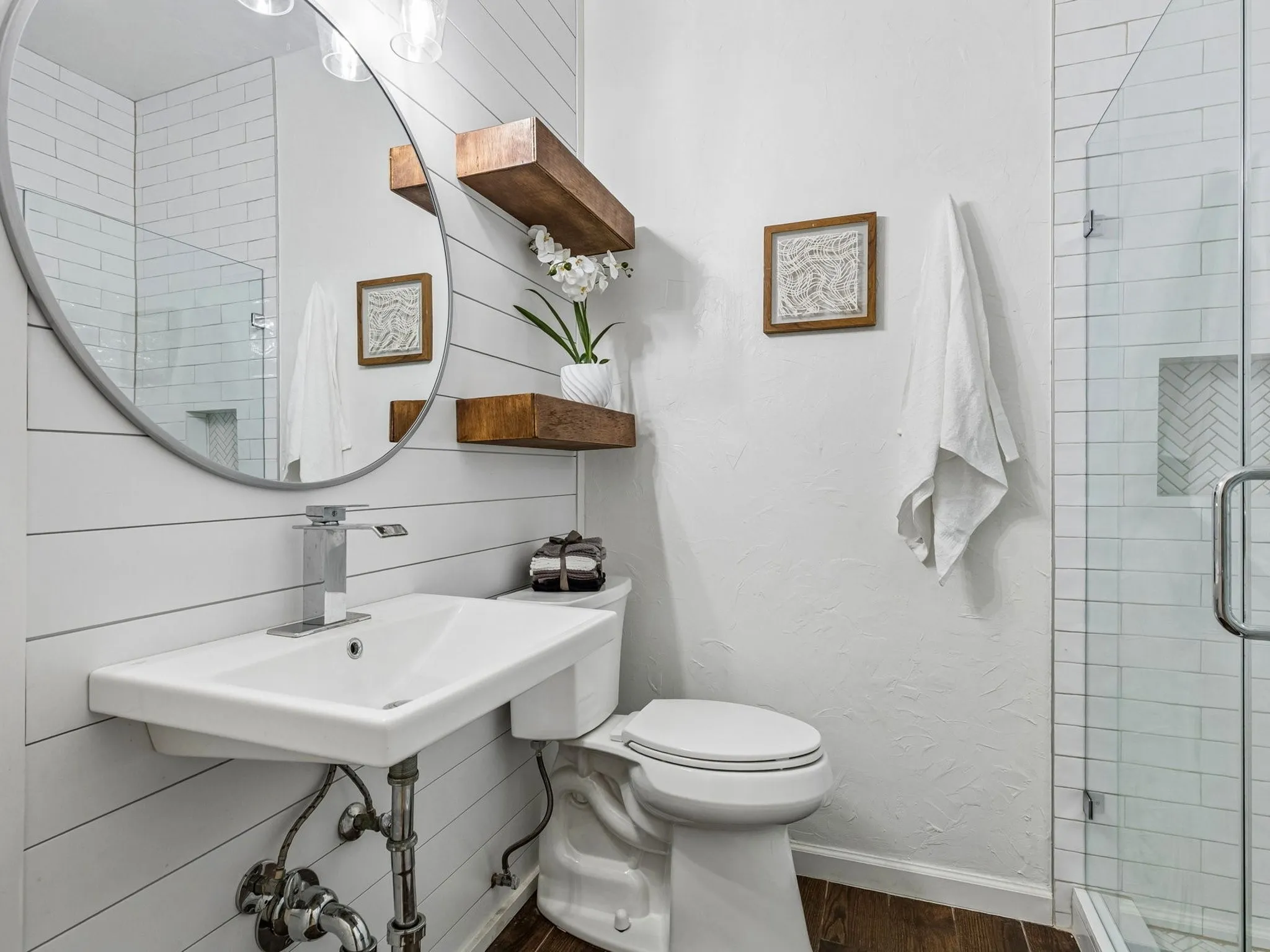 Recently refreshed full size hall bath