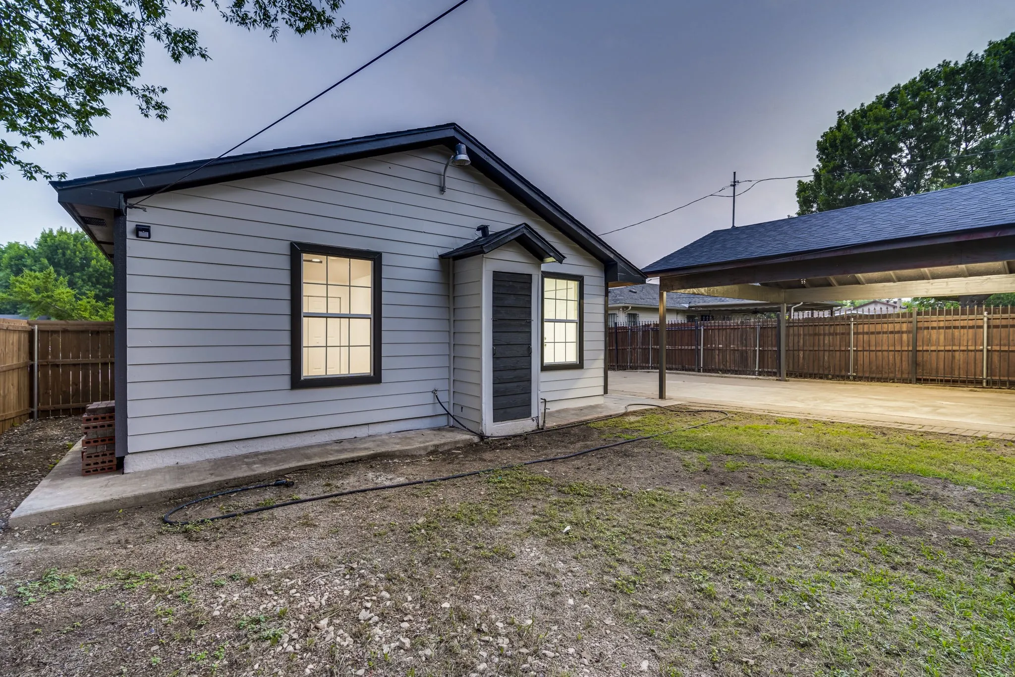 Single Family Residence For Rent in Tarrant County , 4728 Houghton Avenue, Fort Worth, Texas 76107, 5 Bedroom, 3 Bathroom, Garage spaces, 1,584 Sqft, built in 1951, mls#21365320, Real Estate Agent in Fort Worth, Homes For Rent in Tarrant county, Homes For Rent in Fort Worth, Realtor in Fort Worth Texas, Real Estate Brokerage Independent Realty Texas, Luminita Cordes Realtor