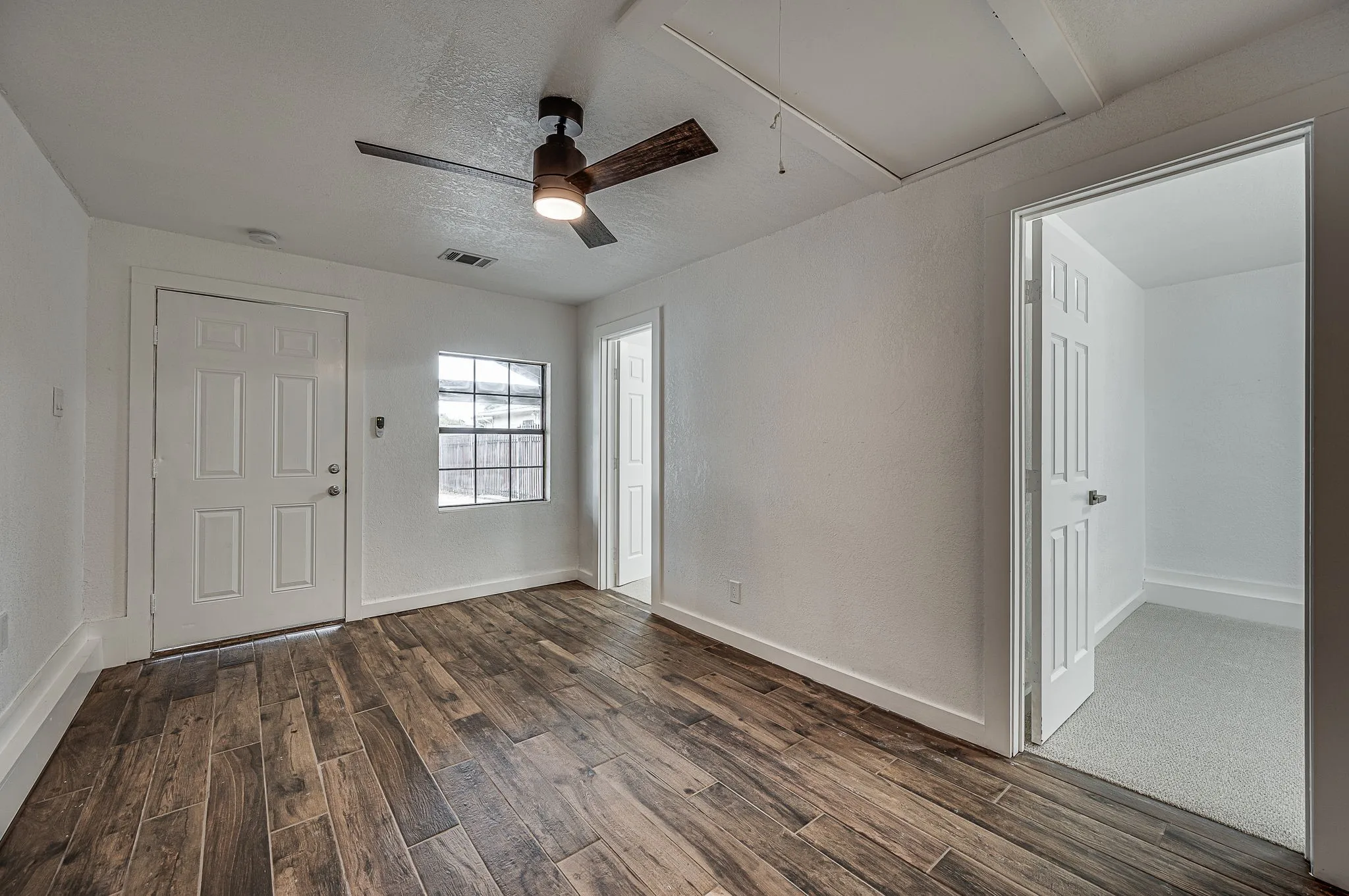 Single Family Residence For Rent in Tarrant County , 4728 Houghton Avenue, Fort Worth, Texas 76107, 5 Bedroom, 3 Bathroom, Garage spaces, 1,584 Sqft, built in 1951, mls#21365320, Real Estate Agent in Fort Worth, Homes For Rent in Tarrant county, Homes For Rent in Fort Worth, Realtor in Fort Worth Texas, Real Estate Brokerage Independent Realty Texas, Luminita Cordes Realtor
