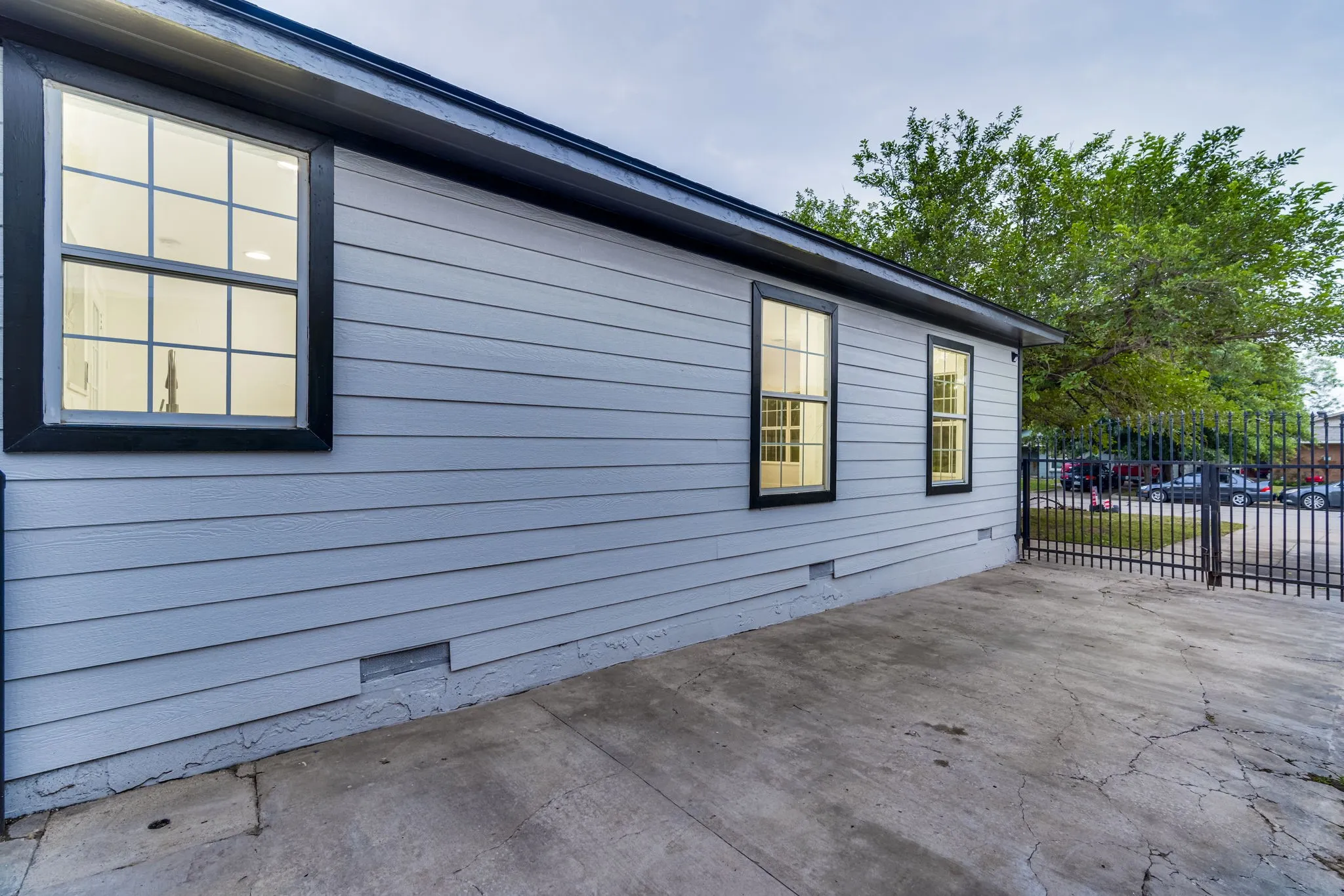 Single Family Residence For Rent in Tarrant County , 4728 Houghton Avenue, Fort Worth, Texas 76107, 5 Bedroom, 3 Bathroom, Garage spaces, 1,584 Sqft, built in 1951, mls#21365320, Real Estate Agent in Fort Worth, Homes For Rent in Tarrant county, Homes For Rent in Fort Worth, Realtor in Fort Worth Texas, Real Estate Brokerage Independent Realty Texas, Luminita Cordes Realtor