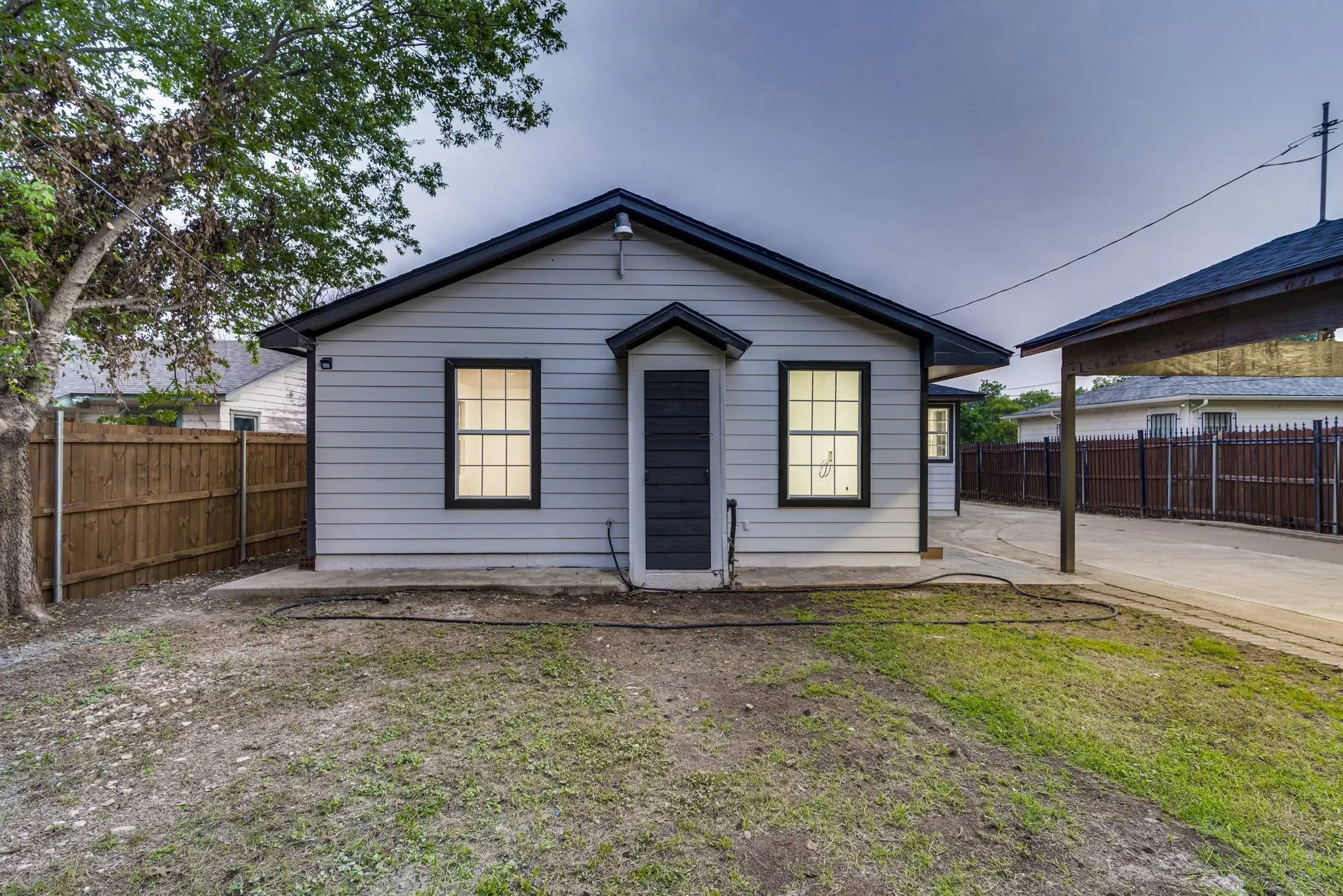 Single Family Residence For Rent in Tarrant County , 4728 Houghton Avenue, Fort Worth, Texas 76107, 5 Bedroom, 3 Bathroom, Garage spaces, 1,584 Sqft, built in 1951, mls#21365320, Real Estate Agent in Fort Worth, Homes For Rent in Tarrant county, Homes For Rent in Fort Worth, Realtor in Fort Worth Texas, Real Estate Brokerage Independent Realty Texas, Luminita Cordes Realtor