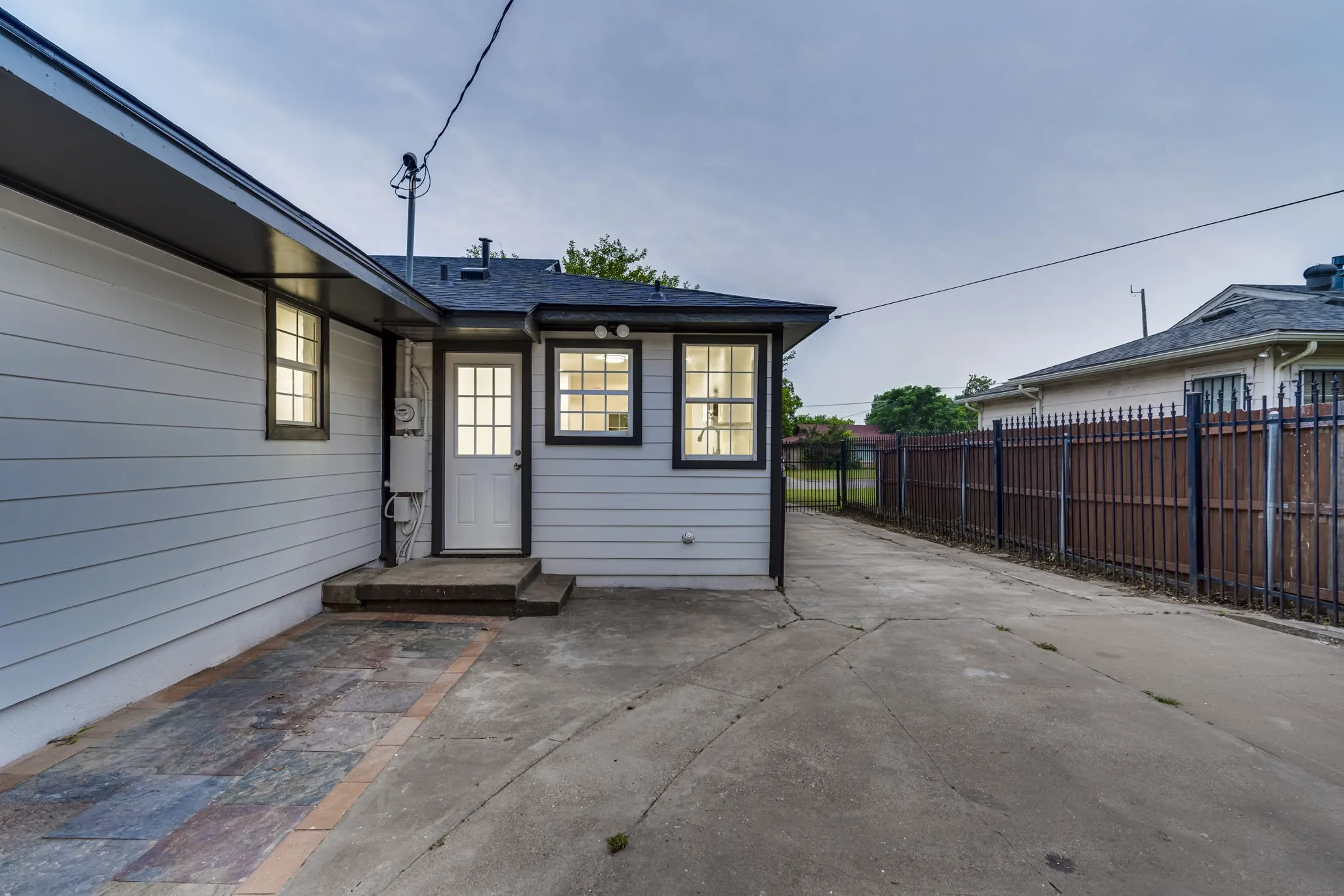 Single Family Residence For Rent in Tarrant County , 4728 Houghton Avenue, Fort Worth, Texas 76107, 5 Bedroom, 3 Bathroom, Garage spaces, 1,584 Sqft, built in 1951, mls#21365320, Real Estate Agent in Fort Worth, Homes For Rent in Tarrant county, Homes For Rent in Fort Worth, Realtor in Fort Worth Texas, Real Estate Brokerage Independent Realty Texas, Luminita Cordes Realtor
