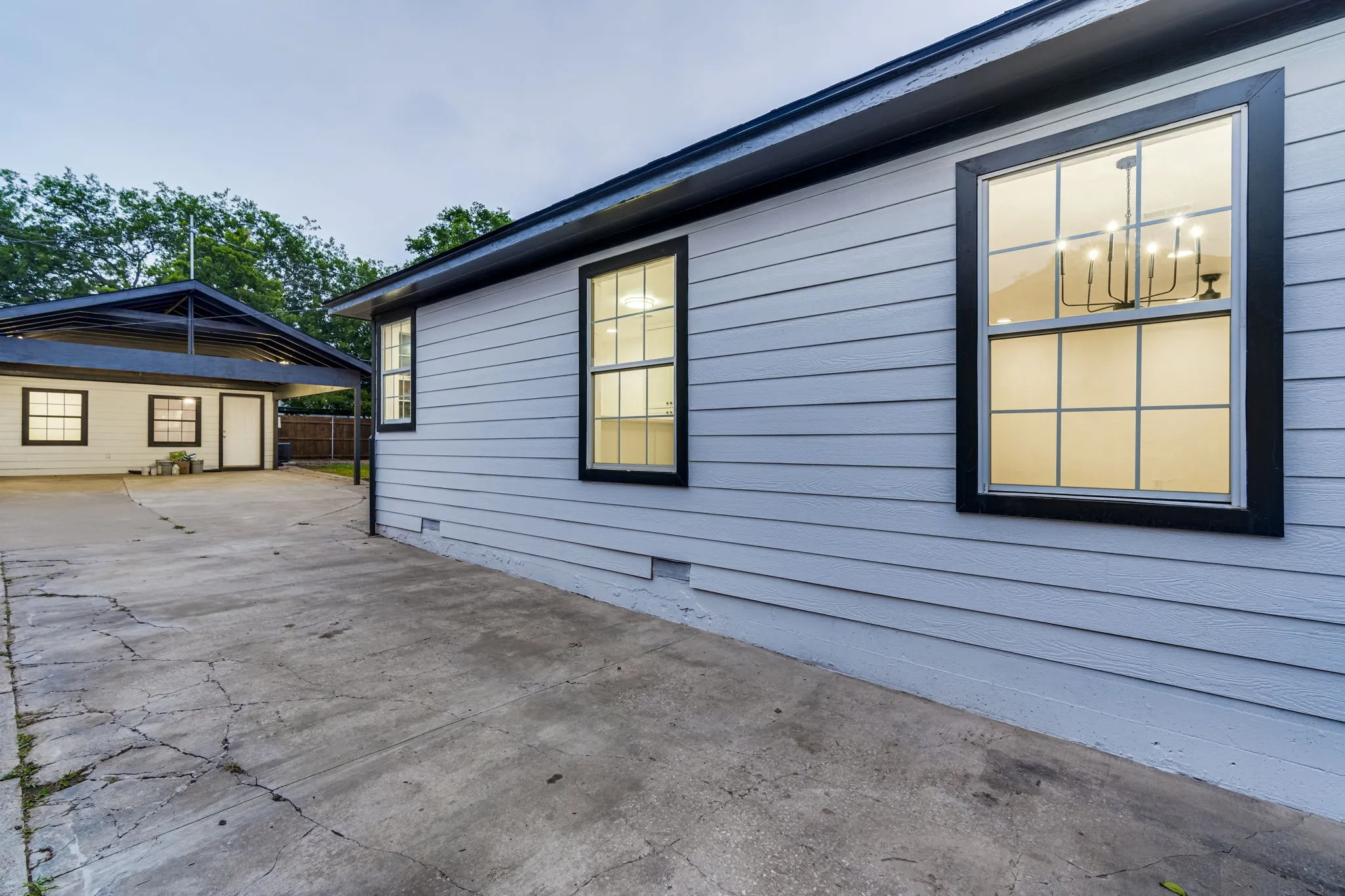 Single Family Residence For Rent in Tarrant County , 4728 Houghton Avenue, Fort Worth, Texas 76107, 5 Bedroom, 3 Bathroom, Garage spaces, 1,584 Sqft, built in 1951, mls#21365320, Real Estate Agent in Fort Worth, Homes For Rent in Tarrant county, Homes For Rent in Fort Worth, Realtor in Fort Worth Texas, Real Estate Brokerage Independent Realty Texas, Luminita Cordes Realtor