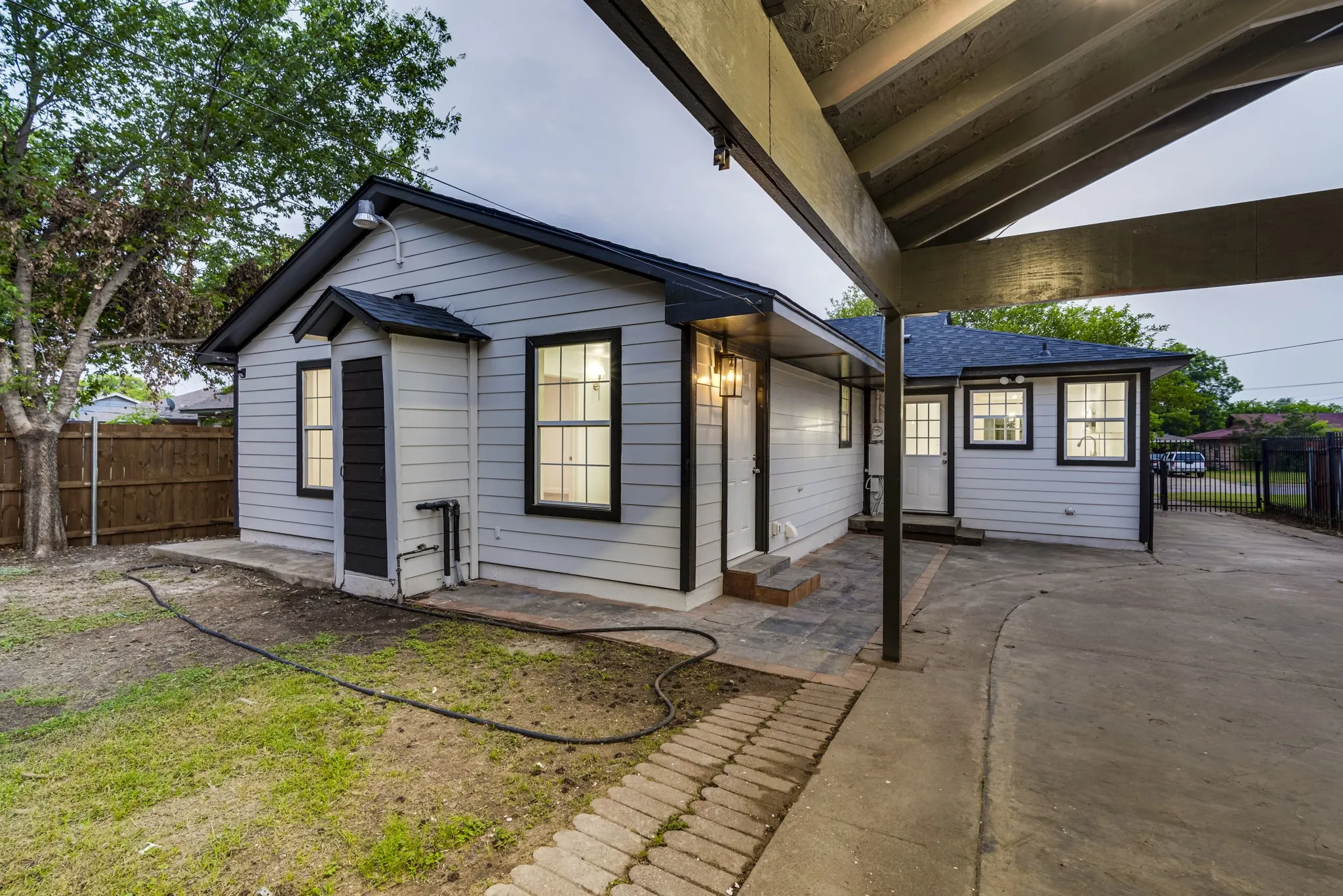 Single Family Residence For Rent in Tarrant County , 4728 Houghton Avenue, Fort Worth, Texas 76107, 5 Bedroom, 3 Bathroom, Garage spaces, 1,584 Sqft, built in 1951, mls#21365320, Real Estate Agent in Fort Worth, Homes For Rent in Tarrant county, Homes For Rent in Fort Worth, Realtor in Fort Worth Texas, Real Estate Brokerage Independent Realty Texas, Luminita Cordes Realtor