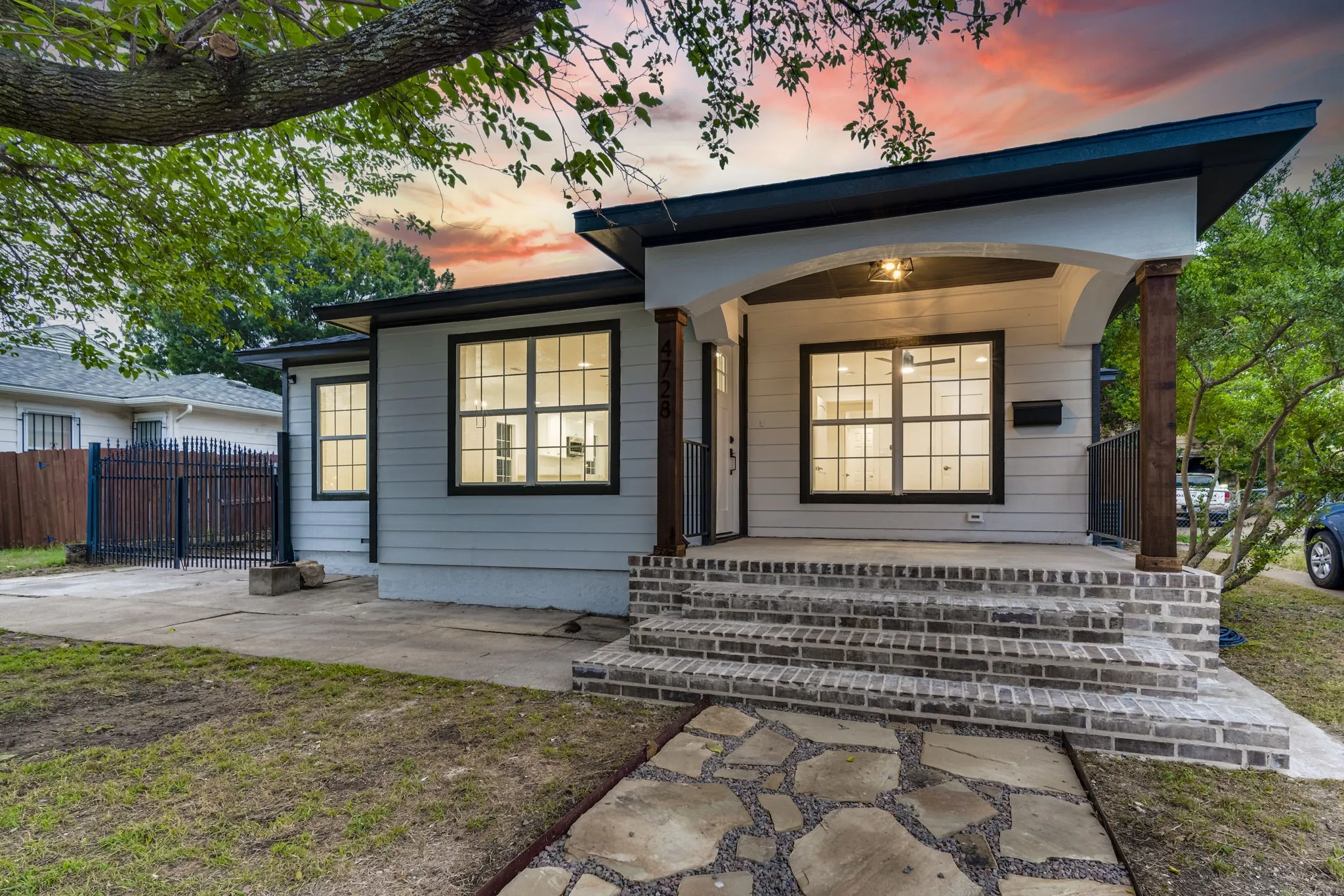 Single Family Residence For Rent in Tarrant County , 4728 Houghton Avenue, Fort Worth, Texas 76107, 5 Bedroom, 3 Bathroom, Garage spaces, 1,584 Sqft, built in 1951, mls#21365320, Real Estate Agent in Fort Worth, Homes For Rent in Tarrant county, Homes For Rent in Fort Worth, Realtor in Fort Worth Texas, Real Estate Brokerage Independent Realty Texas, Luminita Cordes Realtor