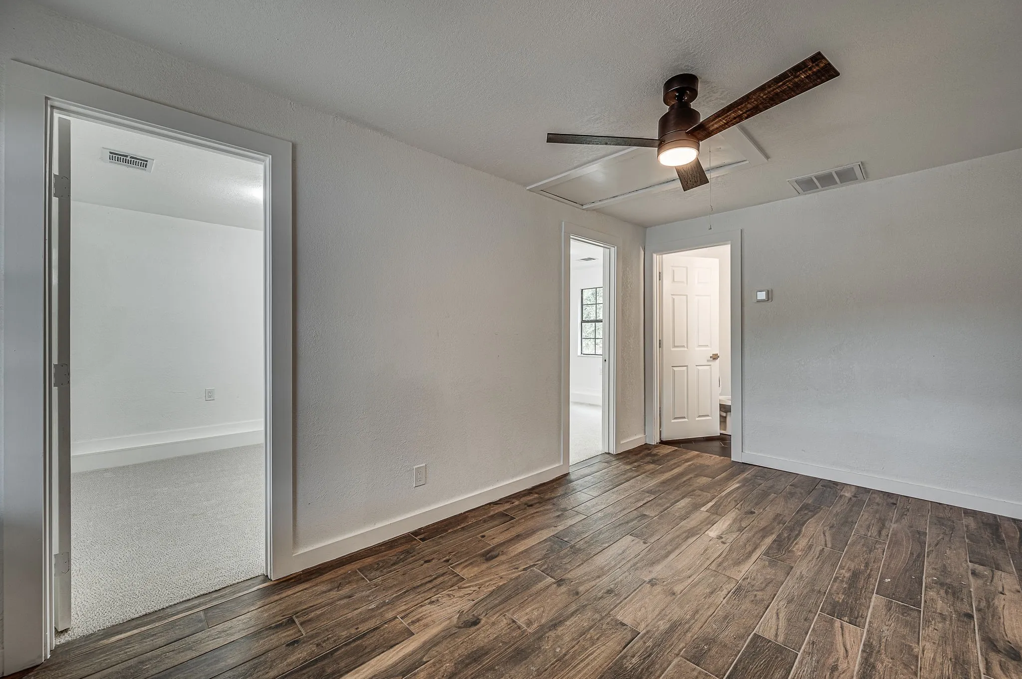 Single Family Residence For Rent in Tarrant County , 4728 Houghton Avenue, Fort Worth, Texas 76107, 5 Bedroom, 3 Bathroom, Garage spaces, 1,584 Sqft, built in 1951, mls#21365320, Real Estate Agent in Fort Worth, Homes For Rent in Tarrant county, Homes For Rent in Fort Worth, Realtor in Fort Worth Texas, Real Estate Brokerage Independent Realty Texas, Luminita Cordes Realtor