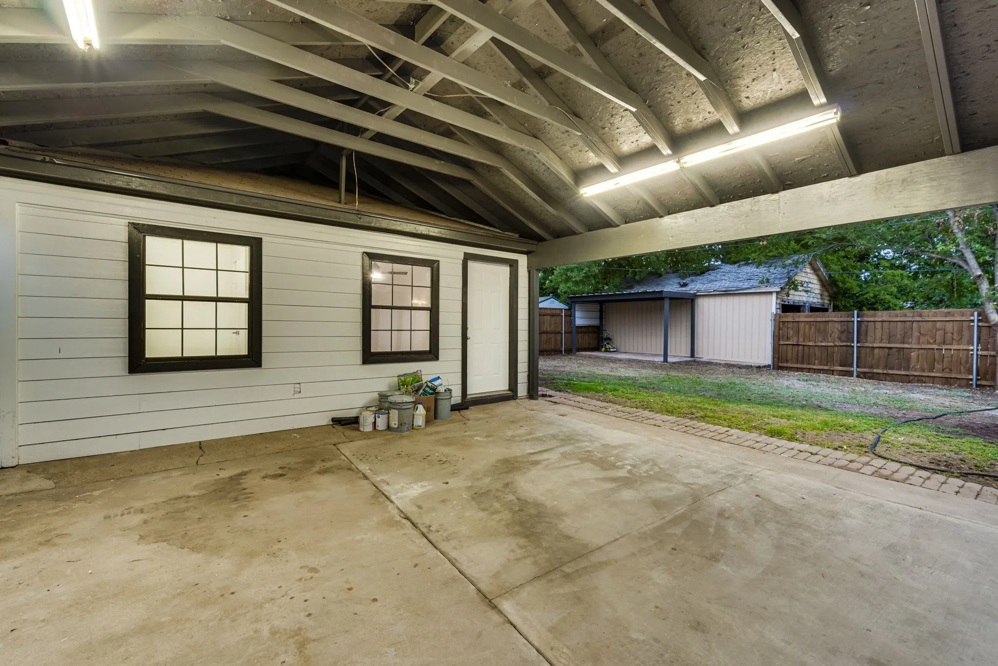 Single Family Residence For Rent in Tarrant County , 4728 Houghton Avenue, Fort Worth, Texas 76107, 5 Bedroom, 3 Bathroom, Garage spaces, 1,584 Sqft, built in 1951, mls#21365320, Real Estate Agent in Fort Worth, Homes For Rent in Tarrant county, Homes For Rent in Fort Worth, Realtor in Fort Worth Texas, Real Estate Brokerage Independent Realty Texas, Luminita Cordes Realtor