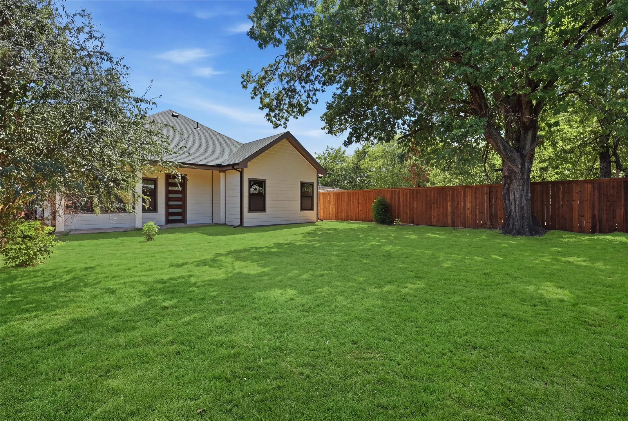 Single Family Residence For Sale in Dallas County , 1327 E Waco Avenue, Dallas, Texas 75216, 4 Bedroom, 4 Bathroom, 2 Garage spaces, 2,154 Sqft, built in 2026, mls#21365213, Real Estate Agent in Dallas, Homes For Sale in Dallas county, Homes For Sale in Dallas, Realtor in Dallas Texas, Real Estate Brokerage Independent Realty Texas, Luminita Cordes Realtor