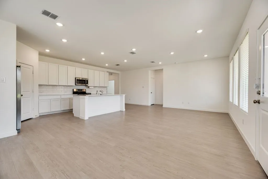 Single Family Residence For Rent in Denton County , 1336 Francesca Drive, Little Elm, Texas 75068, 4 Bedroom, 2 Bathroom, 2 Garage spaces, 2,083 Sqft, built in 2025, mls#21365290, Real Estate Agent in Little Elm, Homes For Rent in Denton county, Homes For Rent in Little Elm, Realtor in Little Elm Texas, Real Estate Brokerage Independent Realty Texas, Luminita Cordes Realtor