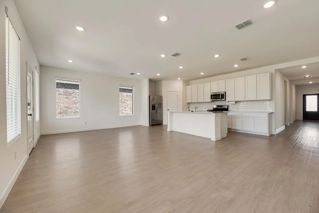 Single Family Residence For Rent in Denton County , 1336 Francesca Drive, Little Elm, Texas 75068, 4 Bedroom, 2 Bathroom, 2 Garage spaces, 2,083 Sqft, built in 2025, mls#21365290, Real Estate Agent in Little Elm, Homes For Rent in Denton county, Homes For Rent in Little Elm, Realtor in Little Elm Texas, Real Estate Brokerage Independent Realty Texas, Luminita Cordes Realtor