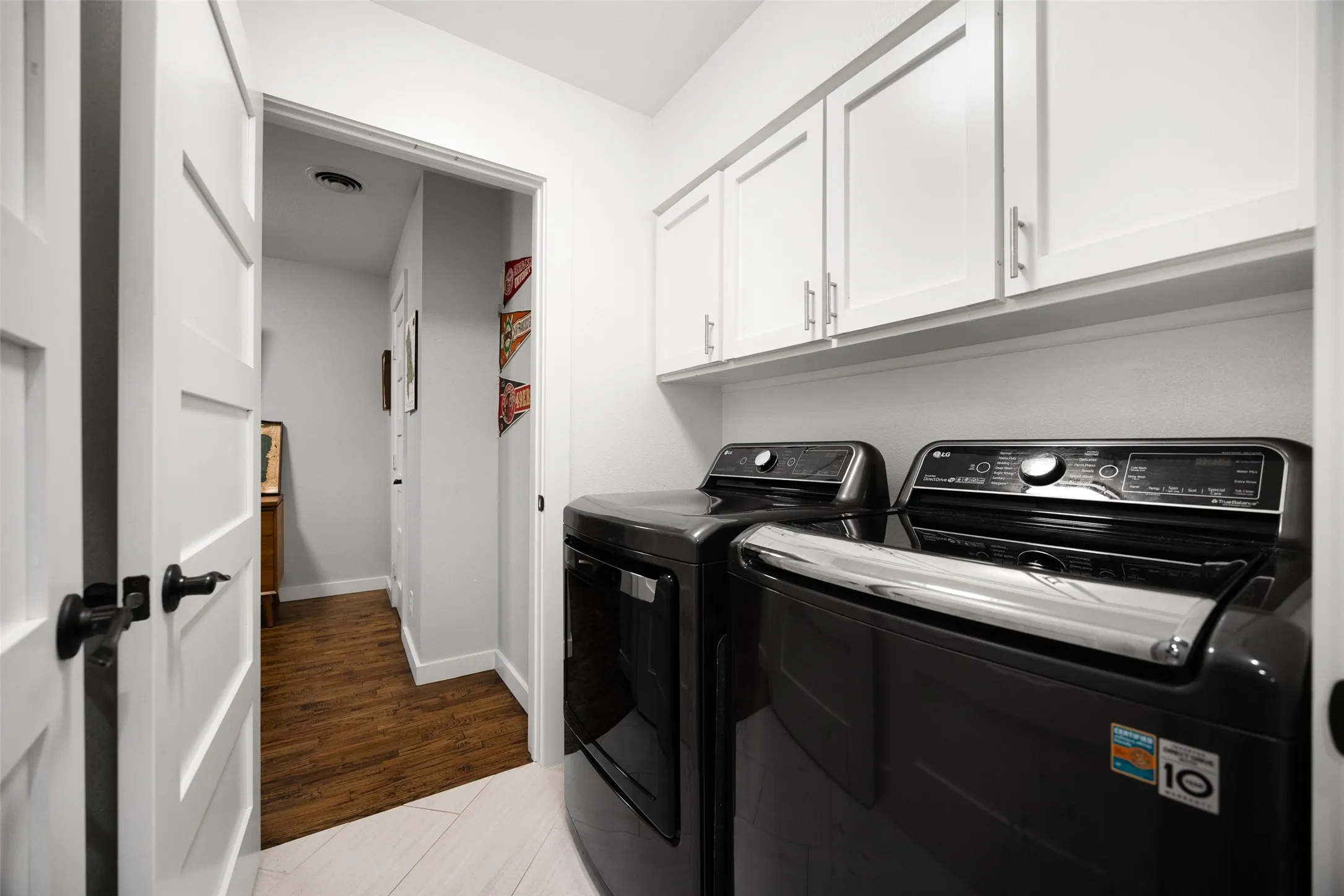 Single Family Residence For Sale in Dallas County , 9827 Vistadale Drive, Dallas, Texas 75238, 4 Bedroom, 3 Bathroom, 2 Garage spaces, 2,456 Sqft, built in 1966, mls#21365295, Real Estate Agent in Dallas, Homes For Sale in Dallas county, Homes For Sale in Dallas, Realtor in Dallas Texas, Real Estate Brokerage Independent Realty Texas, Luminita Cordes Realtor