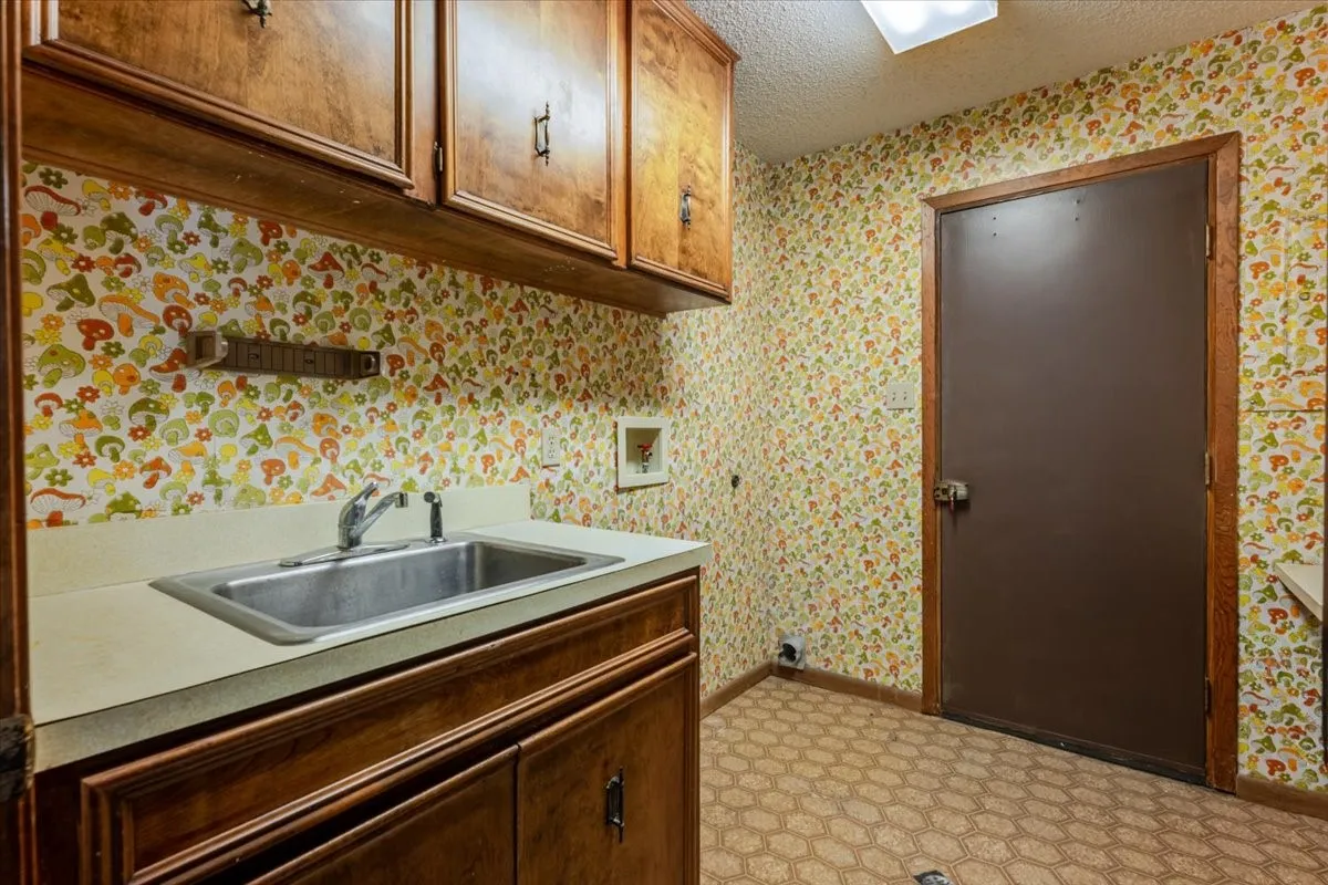 Farm For Sale in Palo Pinto County , 2136 Hayes Road, Mineral Wells, Texas 76067, 3 Bedroom, 2 Bathroom, Garage spaces, 1,924 Sqft, built in 1980, mls#21364930, Real Estate Agent in Mineral Wells, Homes For Sale in Palo Pinto county, Homes For Sale in Mineral Wells, Realtor in Mineral Wells Texas, Real Estate Brokerage Independent Realty Texas, Luminita Cordes Realtor