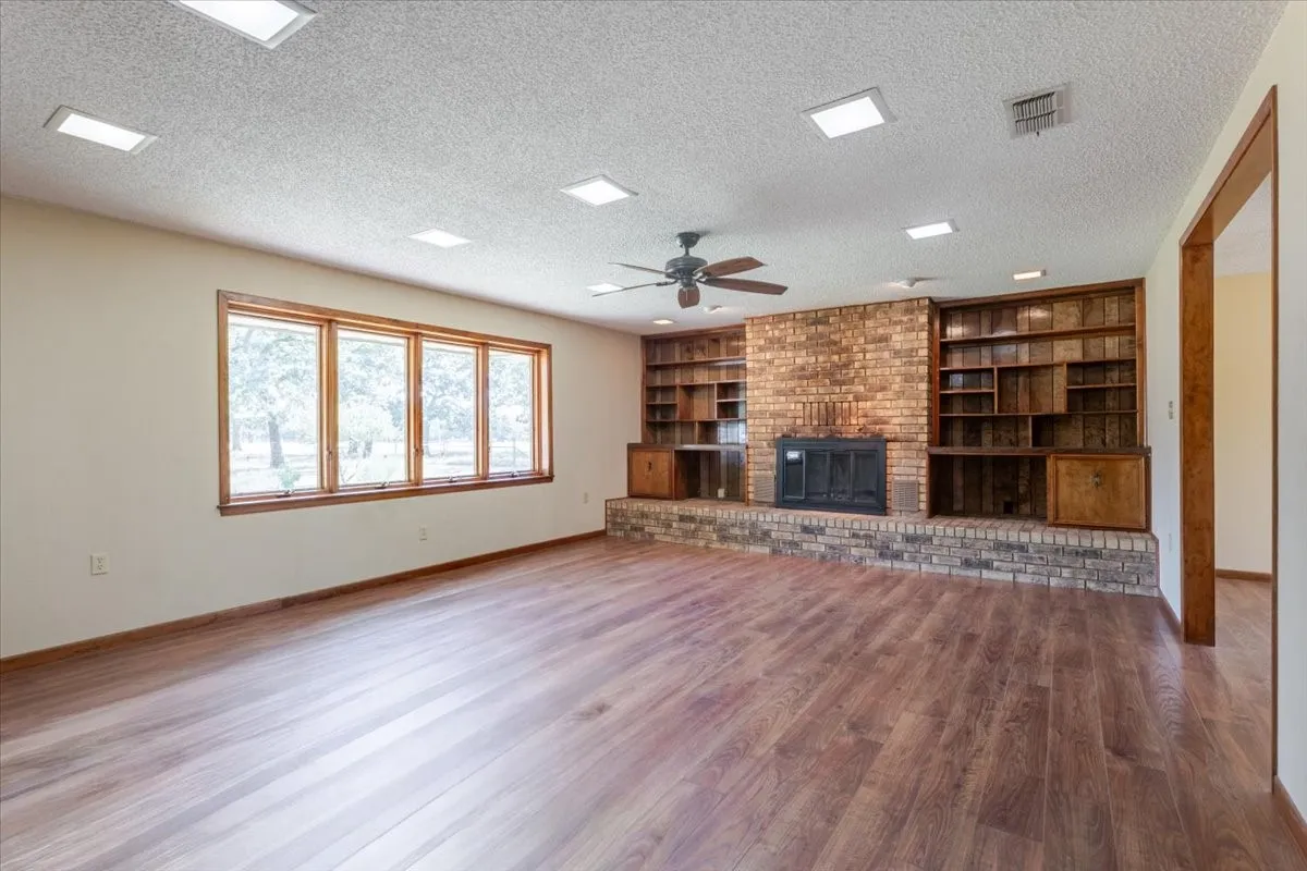 Farm For Sale in Palo Pinto County , 2136 Hayes Road, Mineral Wells, Texas 76067, 3 Bedroom, 2 Bathroom, Garage spaces, 1,924 Sqft, built in 1980, mls#21364930, Real Estate Agent in Mineral Wells, Homes For Sale in Palo Pinto county, Homes For Sale in Mineral Wells, Realtor in Mineral Wells Texas, Real Estate Brokerage Independent Realty Texas, Luminita Cordes Realtor