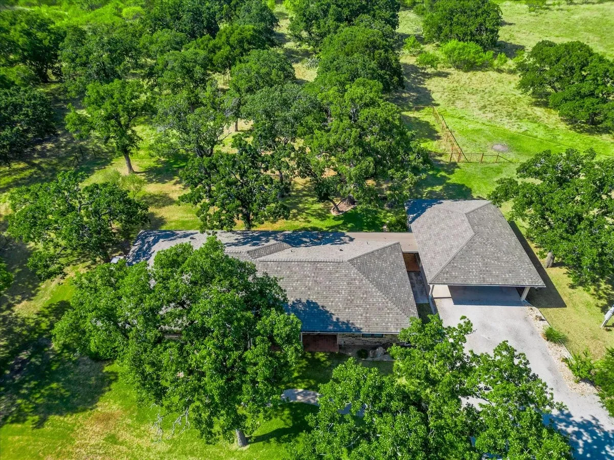 Farm For Sale in Palo Pinto County , 2136 Hayes Road, Mineral Wells, Texas 76067, 3 Bedroom, 2 Bathroom, Garage spaces, 1,924 Sqft, built in 1980, mls#21364930, Real Estate Agent in Mineral Wells, Homes For Sale in Palo Pinto county, Homes For Sale in Mineral Wells, Realtor in Mineral Wells Texas, Real Estate Brokerage Independent Realty Texas, Luminita Cordes Realtor