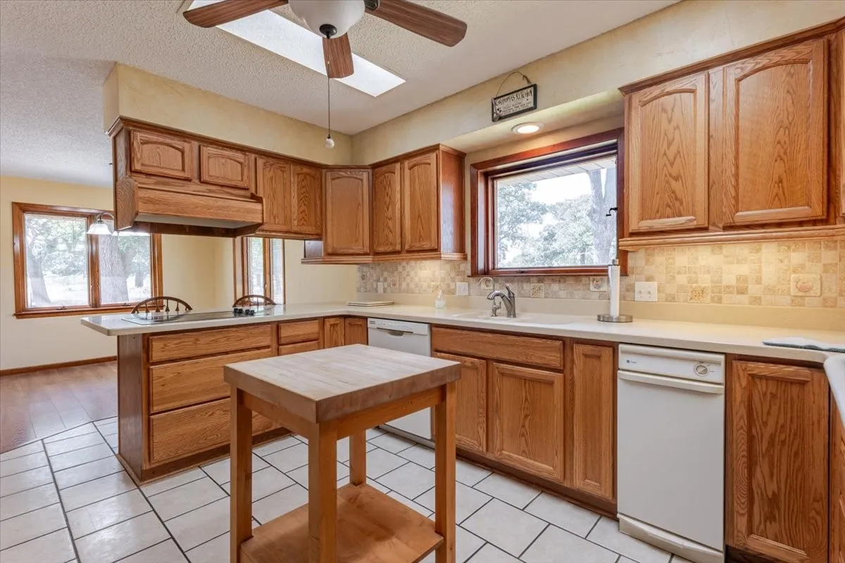 Farm For Sale in Palo Pinto County , 2136 Hayes Road, Mineral Wells, Texas 76067, 3 Bedroom, 2 Bathroom, Garage spaces, 1,924 Sqft, built in 1980, mls#21364930, Real Estate Agent in Mineral Wells, Homes For Sale in Palo Pinto county, Homes For Sale in Mineral Wells, Realtor in Mineral Wells Texas, Real Estate Brokerage Independent Realty Texas, Luminita Cordes Realtor