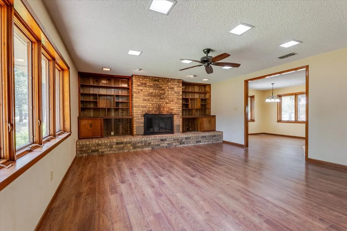 Farm For Sale in Palo Pinto County , 2136 Hayes Road, Mineral Wells, Texas 76067, 3 Bedroom, 2 Bathroom, Garage spaces, 1,924 Sqft, built in 1980, mls#21364930, Real Estate Agent in Mineral Wells, Homes For Sale in Palo Pinto county, Homes For Sale in Mineral Wells, Realtor in Mineral Wells Texas, Real Estate Brokerage Independent Realty Texas, Luminita Cordes Realtor