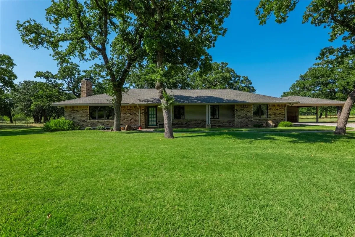 Farm For Sale in Palo Pinto County , 2136 Hayes Road, Mineral Wells, Texas 76067, 3 Bedroom, 2 Bathroom, Garage spaces, 1,924 Sqft, built in 1980, mls#21364930, Real Estate Agent in Mineral Wells, Homes For Sale in Palo Pinto county, Homes For Sale in Mineral Wells, Realtor in Mineral Wells Texas, Real Estate Brokerage Independent Realty Texas, Luminita Cordes Realtor