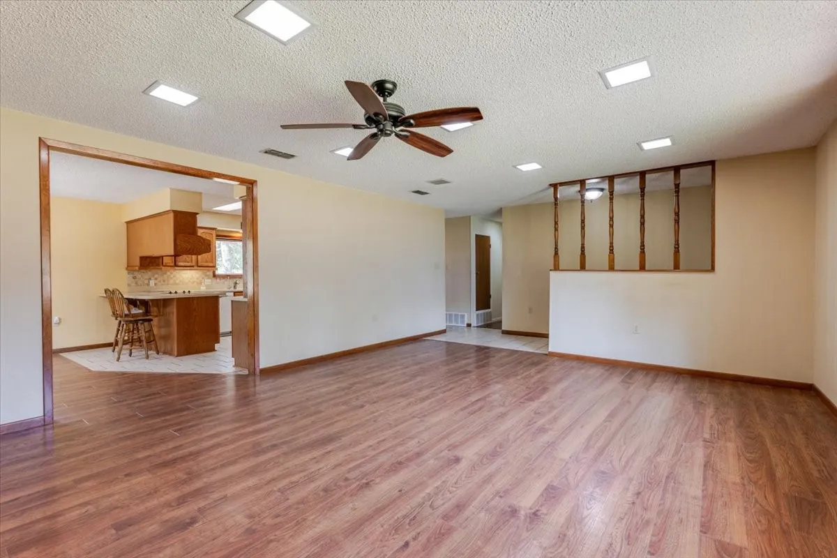 Farm For Sale in Palo Pinto County , 2136 Hayes Road, Mineral Wells, Texas 76067, 3 Bedroom, 2 Bathroom, Garage spaces, 1,924 Sqft, built in 1980, mls#21364930, Real Estate Agent in Mineral Wells, Homes For Sale in Palo Pinto county, Homes For Sale in Mineral Wells, Realtor in Mineral Wells Texas, Real Estate Brokerage Independent Realty Texas, Luminita Cordes Realtor
