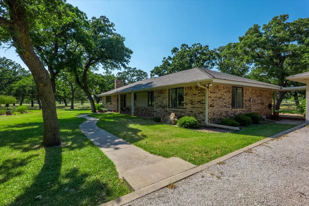 Farm For Sale in Palo Pinto County , 2136 Hayes Road, Mineral Wells, Texas 76067, 3 Bedroom, 2 Bathroom, Garage spaces, 1,924 Sqft, built in 1980, mls#21364930, Real Estate Agent in Mineral Wells, Homes For Sale in Palo Pinto county, Homes For Sale in Mineral Wells, Realtor in Mineral Wells Texas, Real Estate Brokerage Independent Realty Texas, Luminita Cordes Realtor