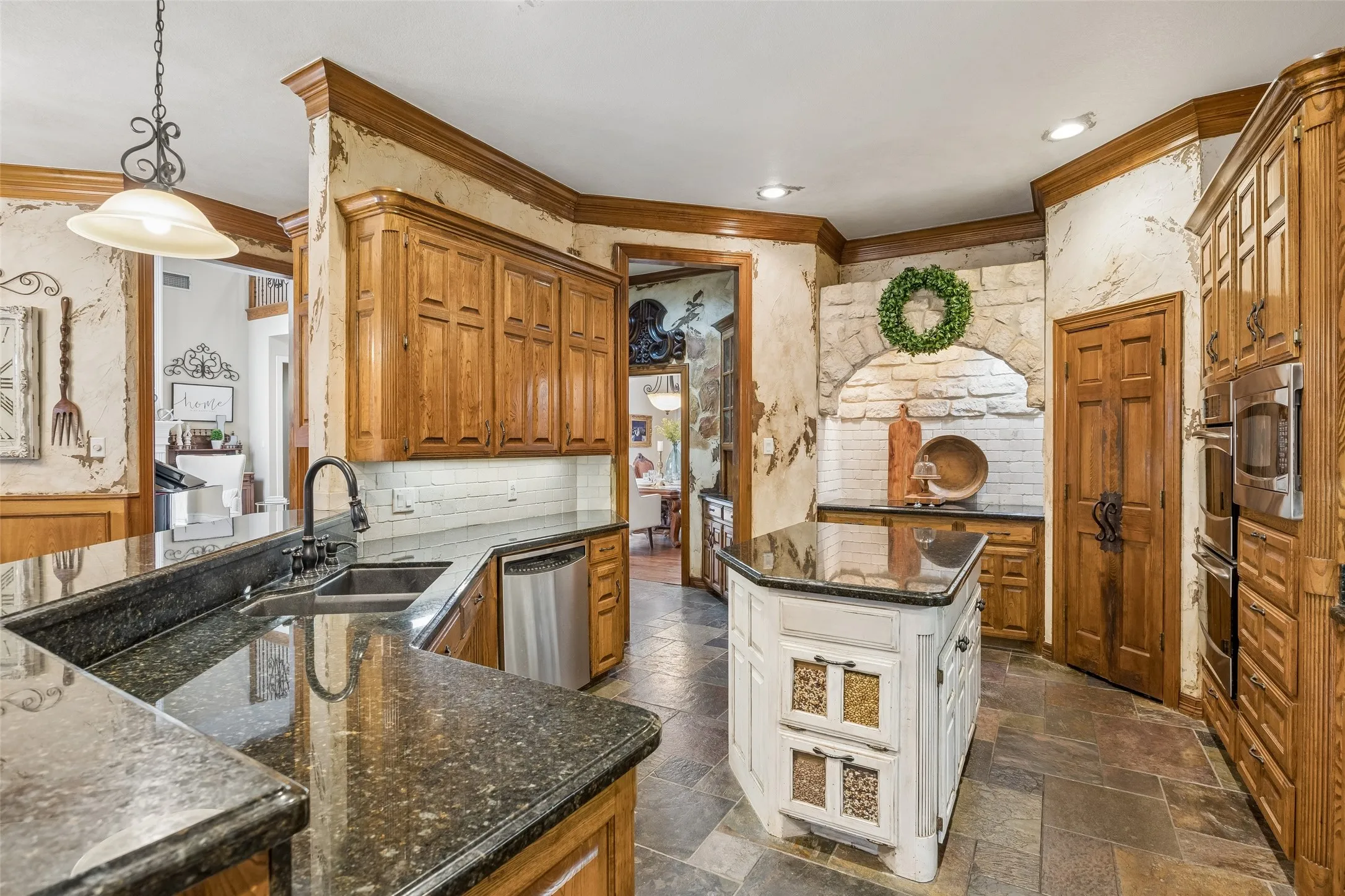 Single Family Residence For Sale in Tarrant County , 7302 Belle Meade Drive, Colleyville, Texas 76034, 4 Bedroom, 4 Bathroom, 3 Garage spaces, 4,413 Sqft, built in 1990, mls#21365227, Real Estate Agent in Colleyville, Homes For Sale in Tarrant county, Homes For Sale in Colleyville, Realtor in Colleyville Texas, Real Estate Brokerage Independent Realty Texas, Luminita Cordes Realtor