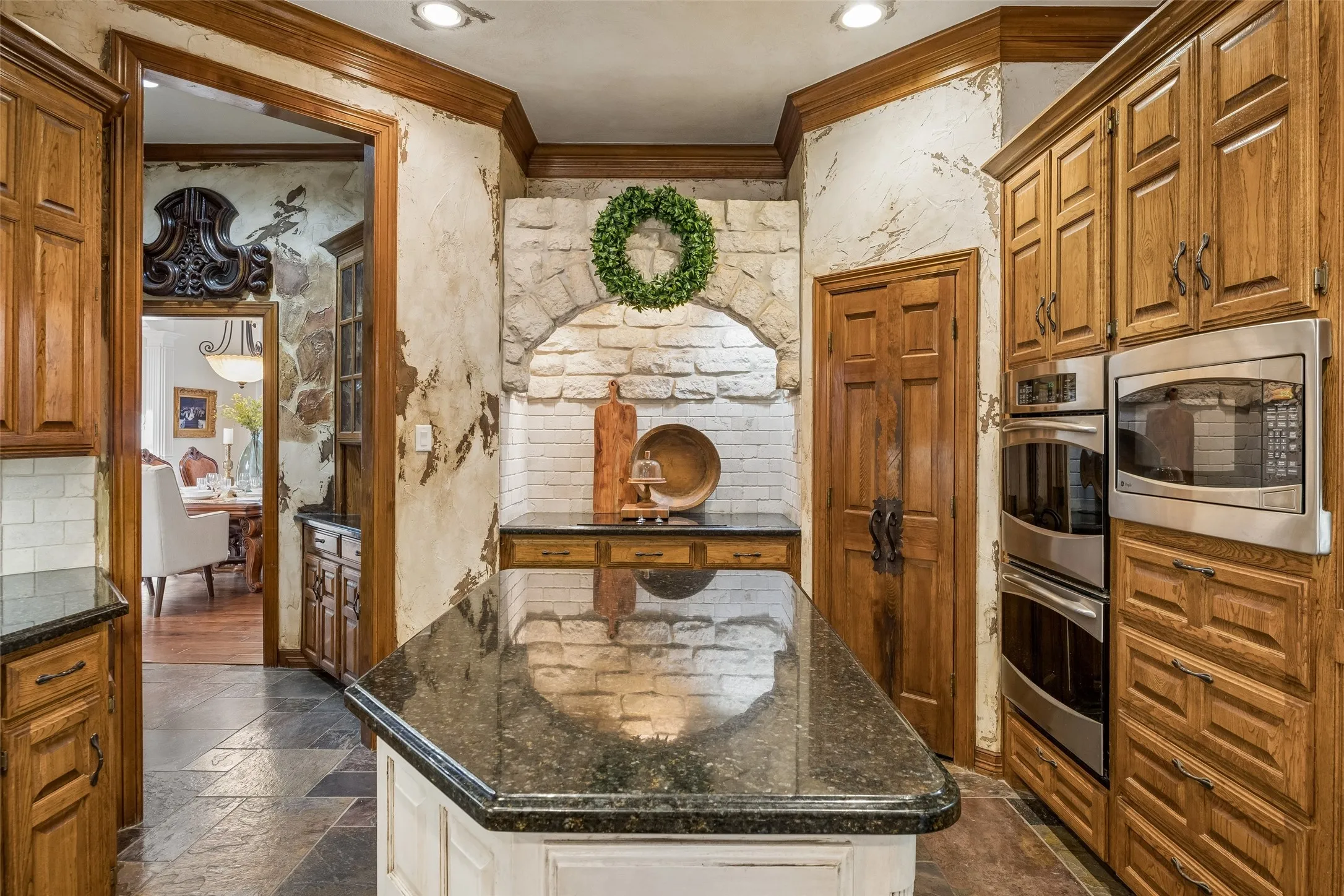 Single Family Residence For Sale in Tarrant County , 7302 Belle Meade Drive, Colleyville, Texas 76034, 4 Bedroom, 4 Bathroom, 3 Garage spaces, 4,413 Sqft, built in 1990, mls#21365227, Real Estate Agent in Colleyville, Homes For Sale in Tarrant county, Homes For Sale in Colleyville, Realtor in Colleyville Texas, Real Estate Brokerage Independent Realty Texas, Luminita Cordes Realtor