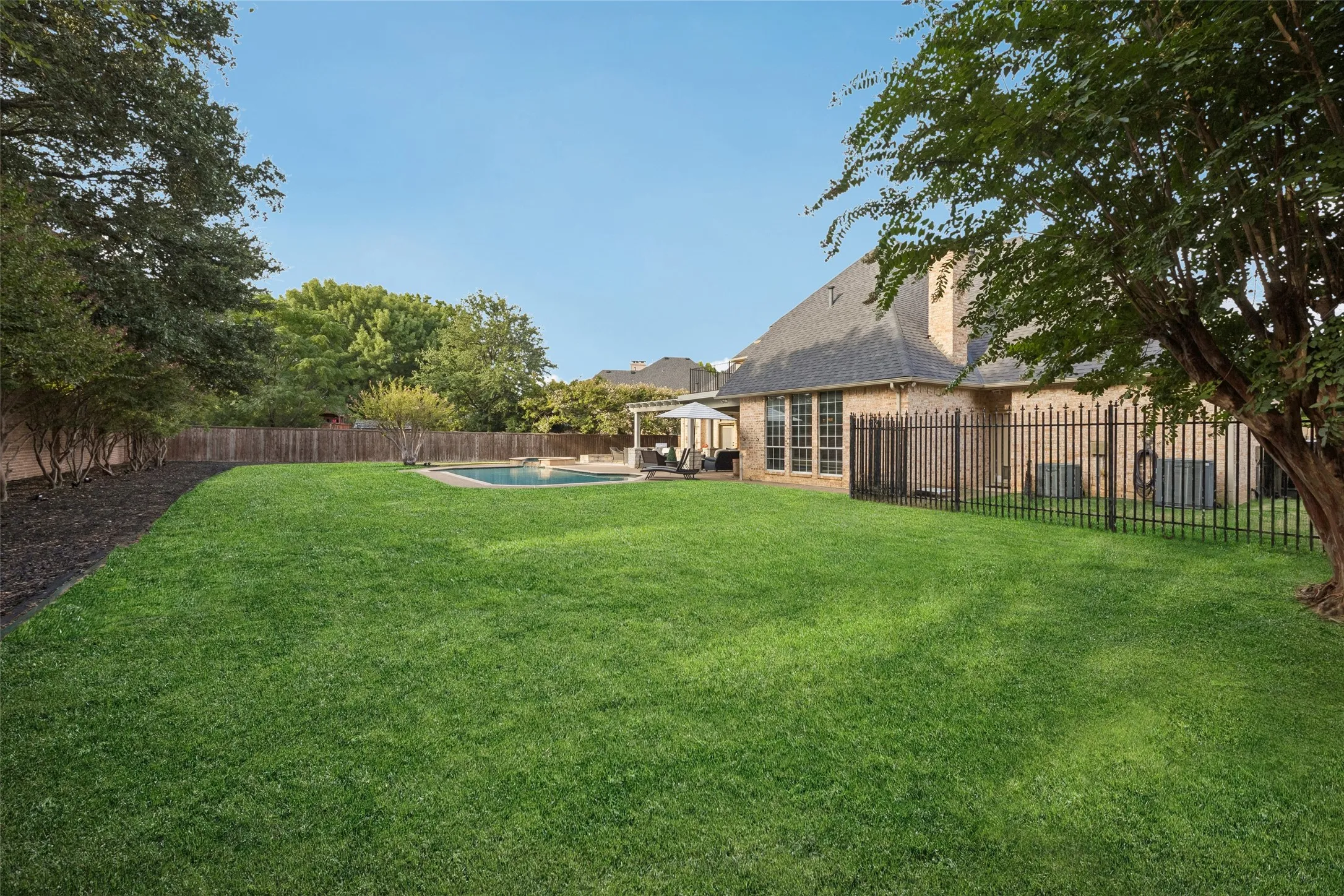 Single Family Residence For Sale in Tarrant County , 7302 Belle Meade Drive, Colleyville, Texas 76034, 4 Bedroom, 4 Bathroom, 3 Garage spaces, 4,413 Sqft, built in 1990, mls#21365227, Real Estate Agent in Colleyville, Homes For Sale in Tarrant county, Homes For Sale in Colleyville, Realtor in Colleyville Texas, Real Estate Brokerage Independent Realty Texas, Luminita Cordes Realtor