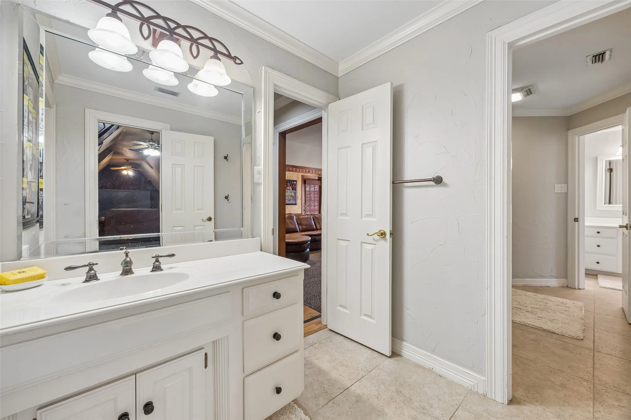 Single Family Residence For Sale in Tarrant County , 7302 Belle Meade Drive, Colleyville, Texas 76034, 4 Bedroom, 4 Bathroom, 3 Garage spaces, 4,413 Sqft, built in 1990, mls#21365227, Real Estate Agent in Colleyville, Homes For Sale in Tarrant county, Homes For Sale in Colleyville, Realtor in Colleyville Texas, Real Estate Brokerage Independent Realty Texas, Luminita Cordes Realtor
