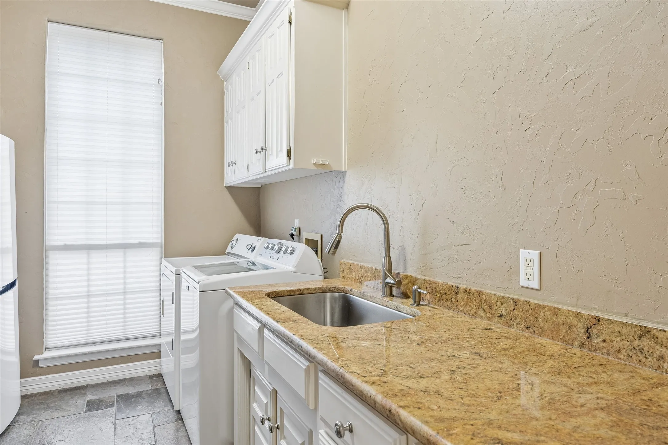 Single Family Residence For Sale in Tarrant County , 7302 Belle Meade Drive, Colleyville, Texas 76034, 4 Bedroom, 4 Bathroom, 3 Garage spaces, 4,413 Sqft, built in 1990, mls#21365227, Real Estate Agent in Colleyville, Homes For Sale in Tarrant county, Homes For Sale in Colleyville, Realtor in Colleyville Texas, Real Estate Brokerage Independent Realty Texas, Luminita Cordes Realtor