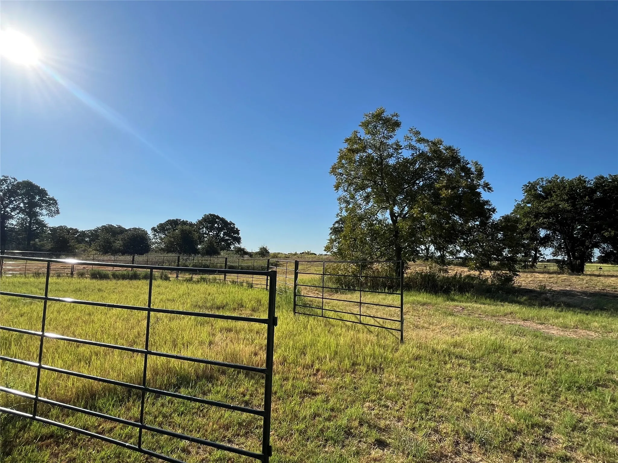Single Family Residence For Sale in Callahan County , 12613 State Highway 36 E, Cross Plains, Texas 76443, 2 Bedroom, 2 Bathroom, Garage spaces, 1,540 Sqft, built in 1940, mls#21363090, Real Estate Agent in Cross Plains, Homes For Sale in Callahan county, Homes For Sale in Cross Plains, Realtor in Cross Plains Texas, Real Estate Brokerage Independent Realty Texas, Luminita Cordes Realtor
