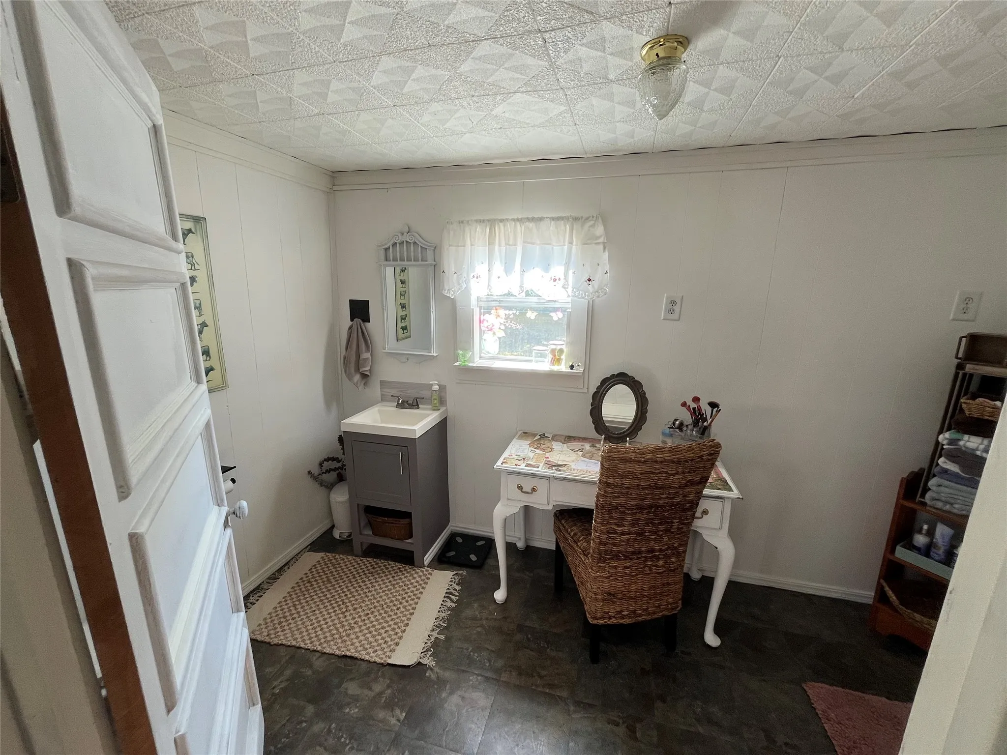Single Family Residence For Sale in Callahan County , 12613 State Highway 36 E, Cross Plains, Texas 76443, 2 Bedroom, 2 Bathroom, Garage spaces, 1,540 Sqft, built in 1940, mls#21363090, Real Estate Agent in Cross Plains, Homes For Sale in Callahan county, Homes For Sale in Cross Plains, Realtor in Cross Plains Texas, Real Estate Brokerage Independent Realty Texas, Luminita Cordes Realtor