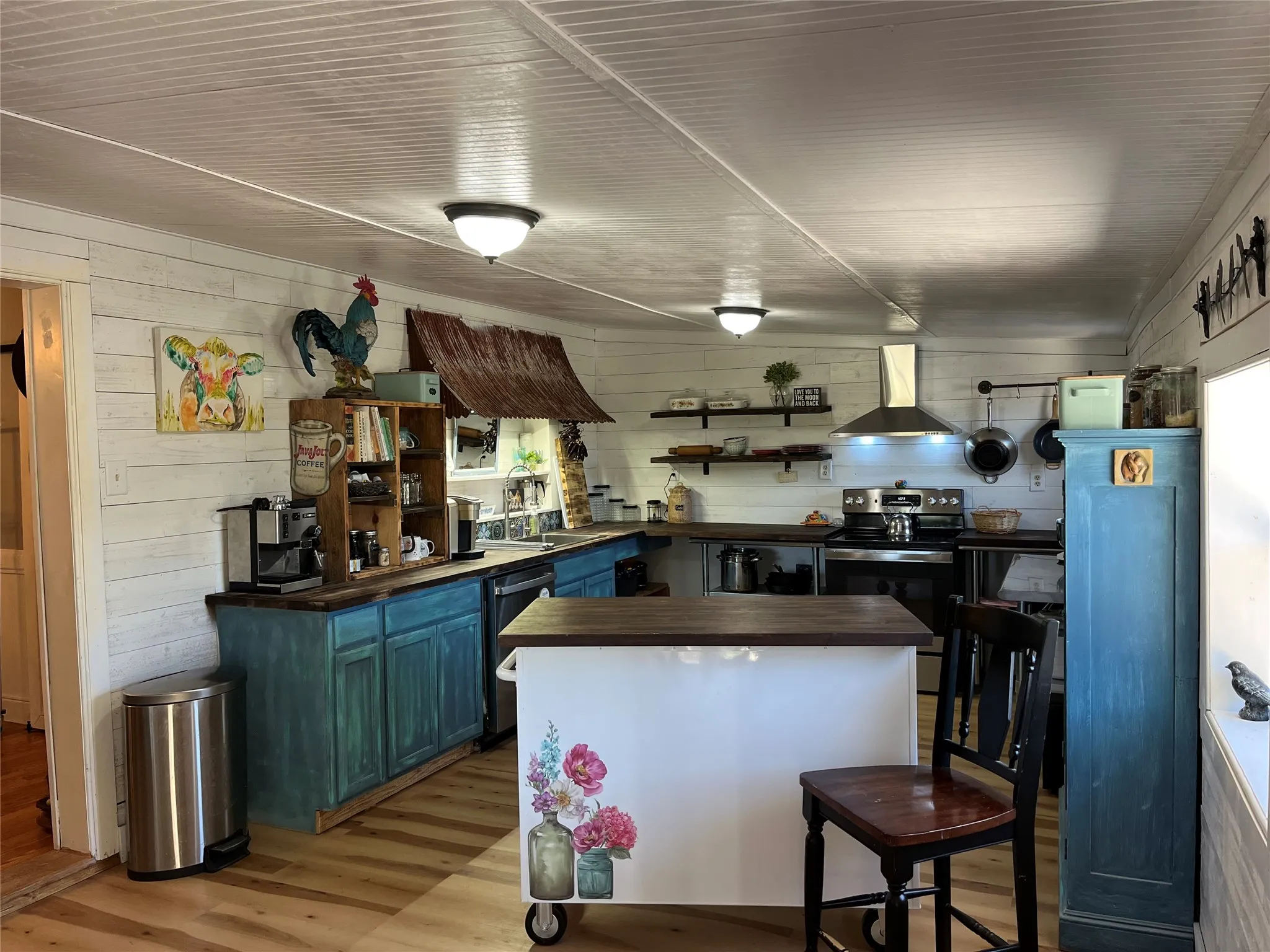 Single Family Residence For Sale in Callahan County , 12613 State Highway 36 E, Cross Plains, Texas 76443, 2 Bedroom, 2 Bathroom, Garage spaces, 1,540 Sqft, built in 1940, mls#21363090, Real Estate Agent in Cross Plains, Homes For Sale in Callahan county, Homes For Sale in Cross Plains, Realtor in Cross Plains Texas, Real Estate Brokerage Independent Realty Texas, Luminita Cordes Realtor