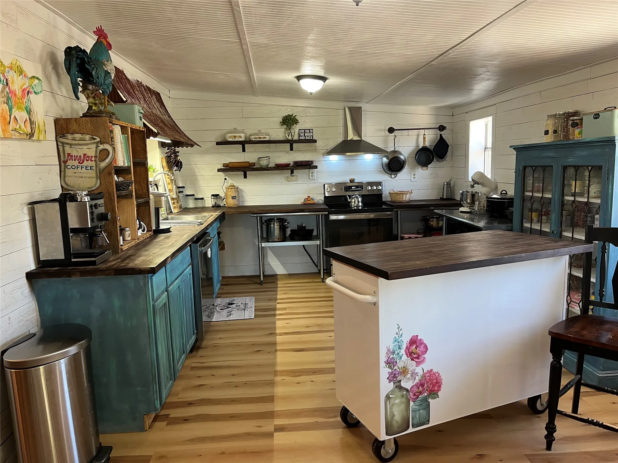 Single Family Residence For Sale in Callahan County , 12613 State Highway 36 E, Cross Plains, Texas 76443, 2 Bedroom, 2 Bathroom, Garage spaces, 1,540 Sqft, built in 1940, mls#21363090, Real Estate Agent in Cross Plains, Homes For Sale in Callahan county, Homes For Sale in Cross Plains, Realtor in Cross Plains Texas, Real Estate Brokerage Independent Realty Texas, Luminita Cordes Realtor