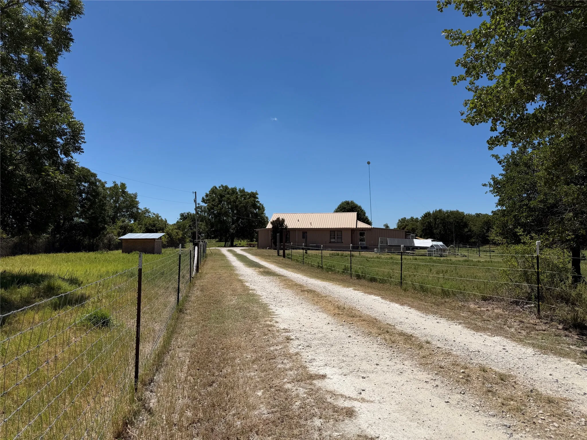 Single Family Residence For Sale in Callahan County , 12613 State Highway 36 E, Cross Plains, Texas 76443, 2 Bedroom, 2 Bathroom, Garage spaces, 1,540 Sqft, built in 1940, mls#21363090, Real Estate Agent in Cross Plains, Homes For Sale in Callahan county, Homes For Sale in Cross Plains, Realtor in Cross Plains Texas, Real Estate Brokerage Independent Realty Texas, Luminita Cordes Realtor