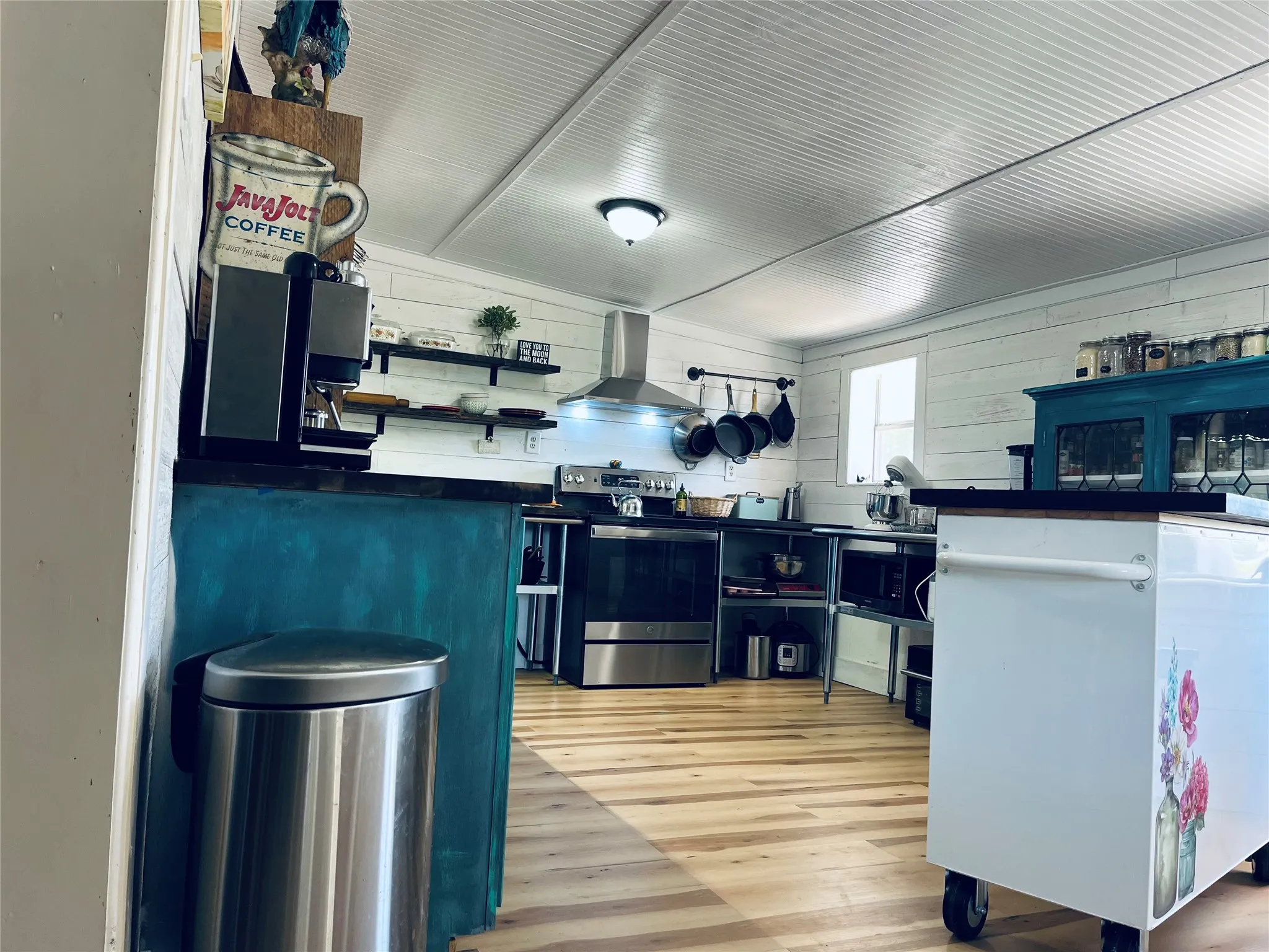 Single Family Residence For Sale in Callahan County , 12613 State Highway 36 E, Cross Plains, Texas 76443, 2 Bedroom, 2 Bathroom, Garage spaces, 1,540 Sqft, built in 1940, mls#21363090, Real Estate Agent in Cross Plains, Homes For Sale in Callahan county, Homes For Sale in Cross Plains, Realtor in Cross Plains Texas, Real Estate Brokerage Independent Realty Texas, Luminita Cordes Realtor