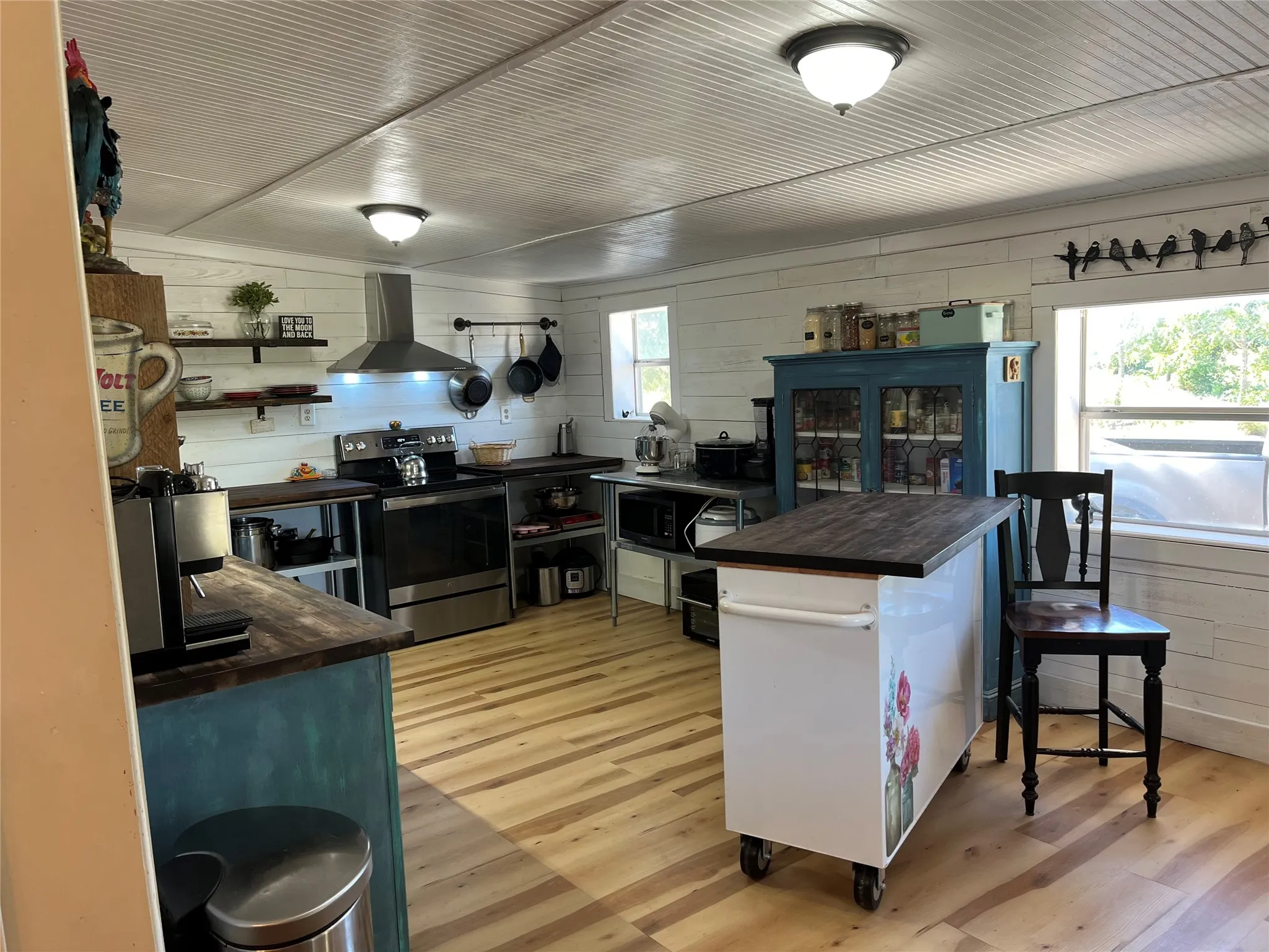 Single Family Residence For Sale in Callahan County , 12613 State Highway 36 E, Cross Plains, Texas 76443, 2 Bedroom, 2 Bathroom, Garage spaces, 1,540 Sqft, built in 1940, mls#21363090, Real Estate Agent in Cross Plains, Homes For Sale in Callahan county, Homes For Sale in Cross Plains, Realtor in Cross Plains Texas, Real Estate Brokerage Independent Realty Texas, Luminita Cordes Realtor