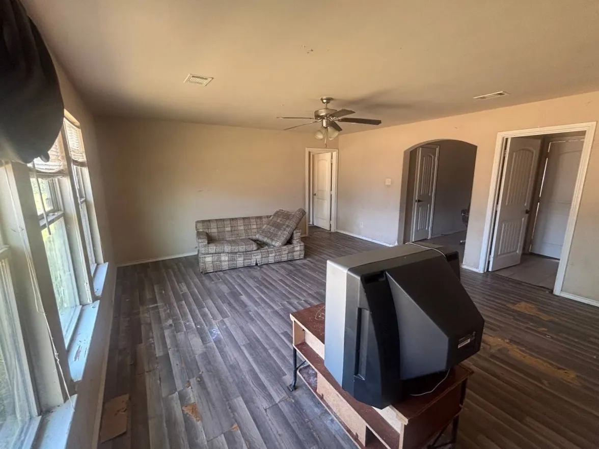 Single Family Residence For Sale in Henderson County , 317 Anchor Lane, Gun Barrel City, Texas 75156, 3 Bedroom, 2 Bathroom, 1 Garage spaces, 1,480 Sqft, built in 2014, mls#21365049, Real Estate Agent in Gun Barrel City, Homes For Sale in Henderson county, Homes For Sale in Gun Barrel City, Realtor in Gun Barrel City Texas, Real Estate Brokerage Independent Realty Texas, Luminita Cordes Realtor