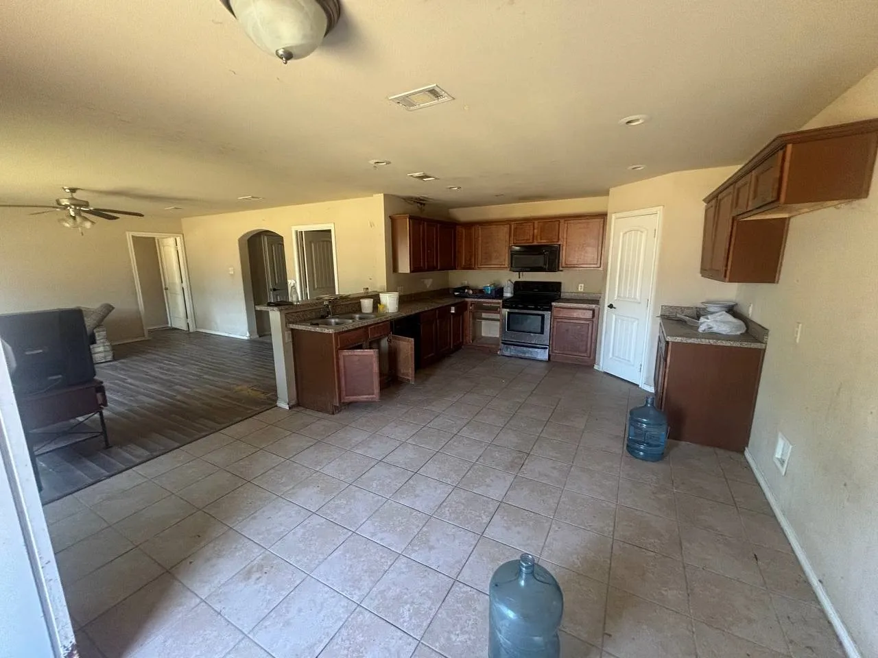Single Family Residence For Sale in Henderson County , 317 Anchor Lane, Gun Barrel City, Texas 75156, 3 Bedroom, 2 Bathroom, 1 Garage spaces, 1,480 Sqft, built in 2014, mls#21365049, Real Estate Agent in Gun Barrel City, Homes For Sale in Henderson county, Homes For Sale in Gun Barrel City, Realtor in Gun Barrel City Texas, Real Estate Brokerage Independent Realty Texas, Luminita Cordes Realtor