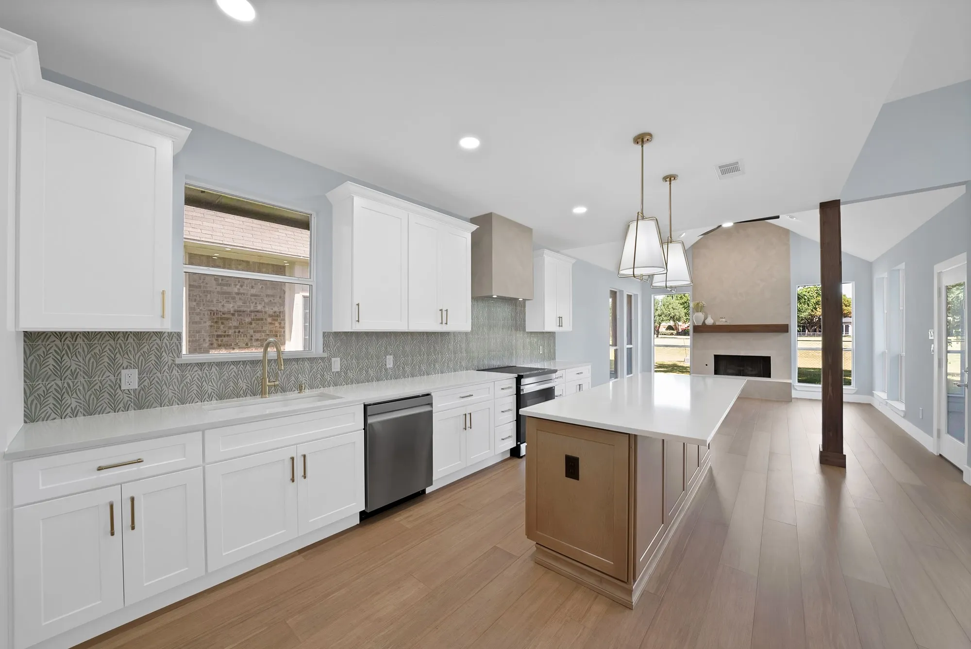 Single Family Residence For Sale in Collin County , 10912 Promise Land Drive, Frisco, Texas 75035, 3 Bedroom, 3 Bathroom, 2 Garage spaces, 2,130 Sqft, built in 1988, mls#21362739, Real Estate Agent in Frisco, Homes For Sale in Collin county, Homes For Sale in Frisco, Realtor in Frisco Texas, Real Estate Brokerage Independent Realty Texas, Luminita Cordes Realtor