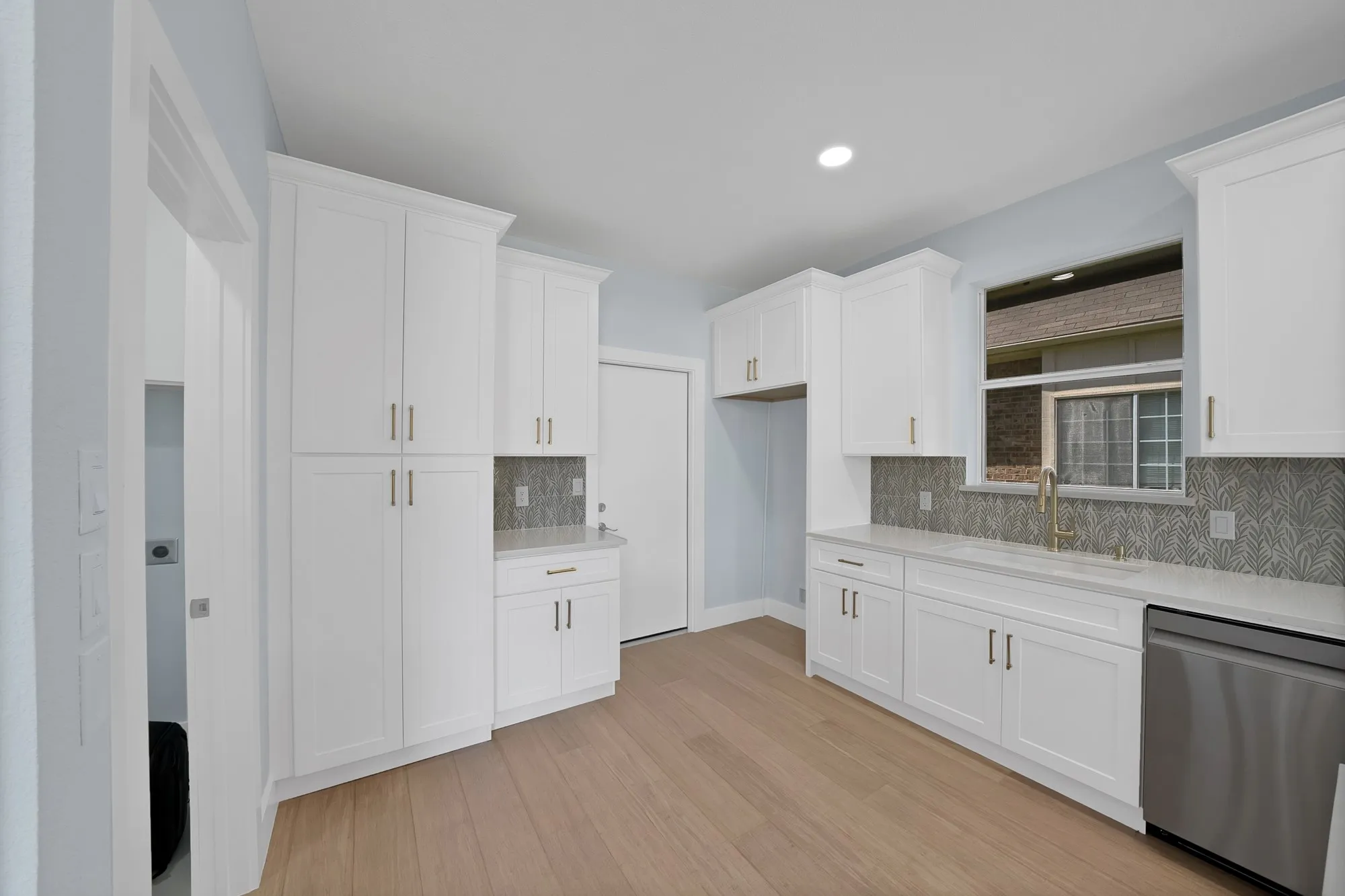 Single Family Residence For Sale in Collin County , 10912 Promise Land Drive, Frisco, Texas 75035, 3 Bedroom, 3 Bathroom, 2 Garage spaces, 2,130 Sqft, built in 1988, mls#21362739, Real Estate Agent in Frisco, Homes For Sale in Collin county, Homes For Sale in Frisco, Realtor in Frisco Texas, Real Estate Brokerage Independent Realty Texas, Luminita Cordes Realtor
