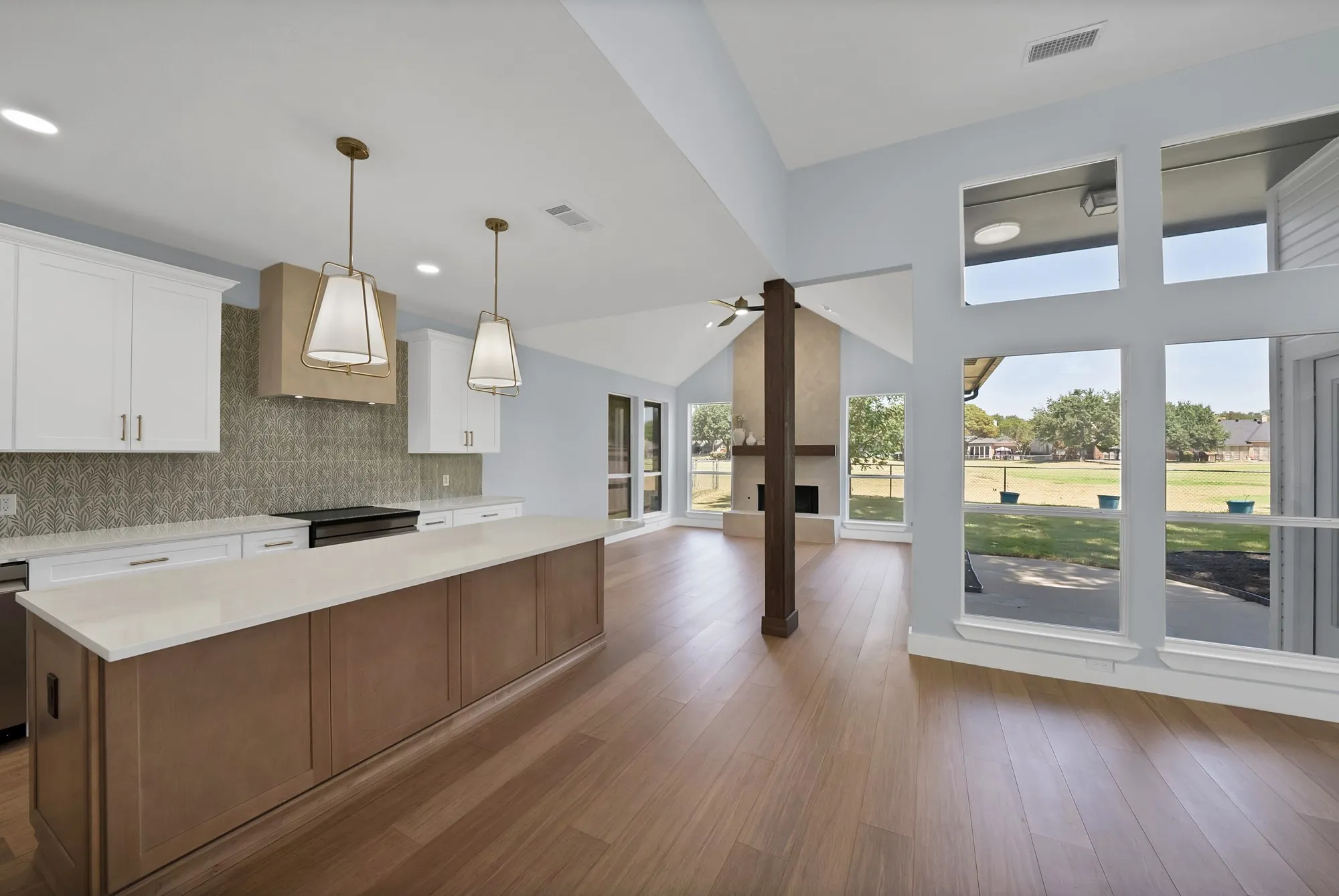Single Family Residence For Sale in Collin County , 10912 Promise Land Drive, Frisco, Texas 75035, 3 Bedroom, 3 Bathroom, 2 Garage spaces, 2,130 Sqft, built in 1988, mls#21362739, Real Estate Agent in Frisco, Homes For Sale in Collin county, Homes For Sale in Frisco, Realtor in Frisco Texas, Real Estate Brokerage Independent Realty Texas, Luminita Cordes Realtor