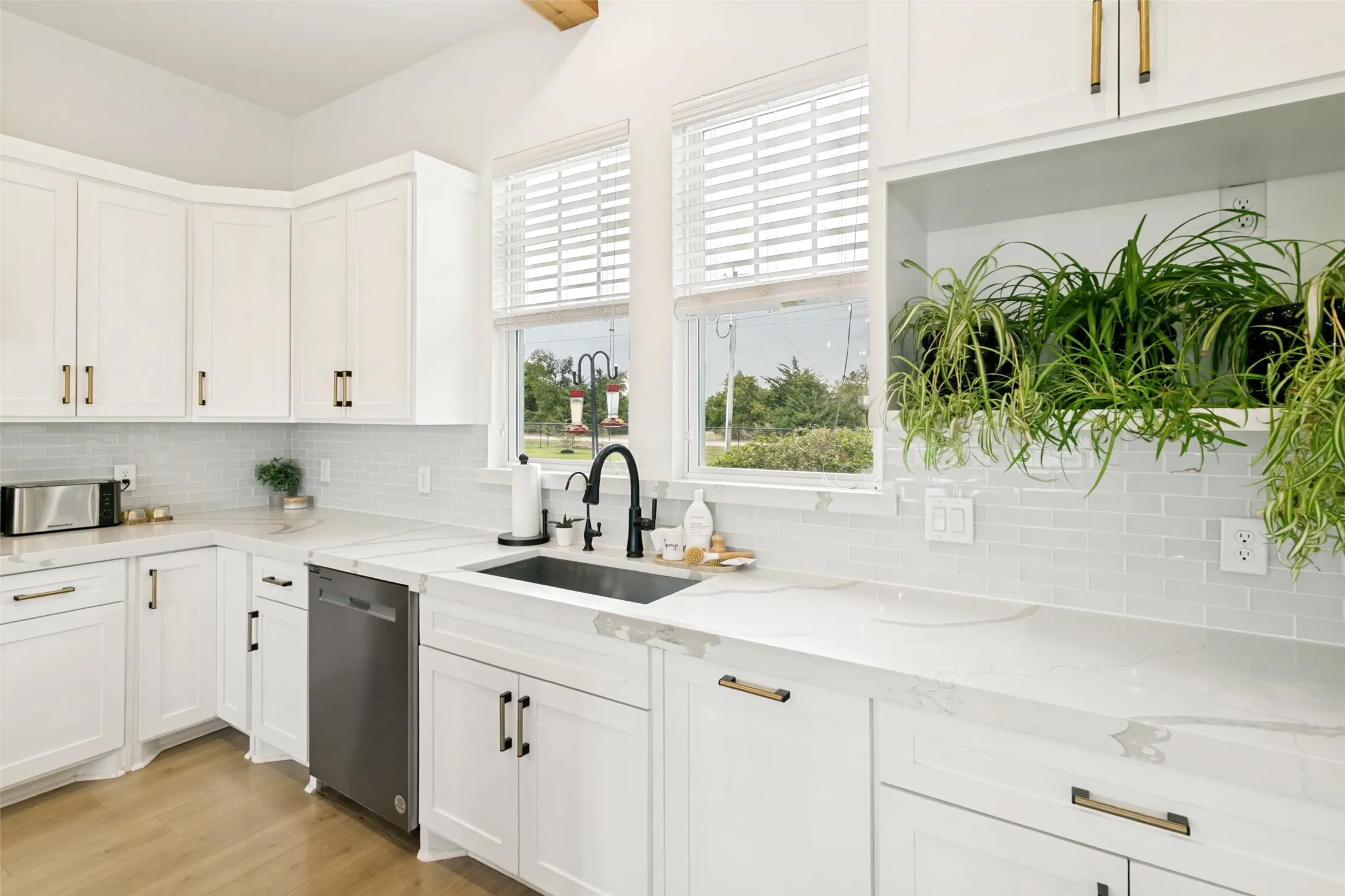Single Family Residence For Sale in Johnson County , 128 Chambers Creek Trail, Alvarado, Texas 76009, 4 Bedroom, 3 Bathroom, 3 Garage spaces, 2,206 Sqft, built in 2021, mls#21350930, Real Estate Agent in Alvarado, Homes For Sale in Johnson county, Homes For Sale in Alvarado, Realtor in Alvarado Texas, Real Estate Brokerage Independent Realty Texas, Luminita Cordes Realtor