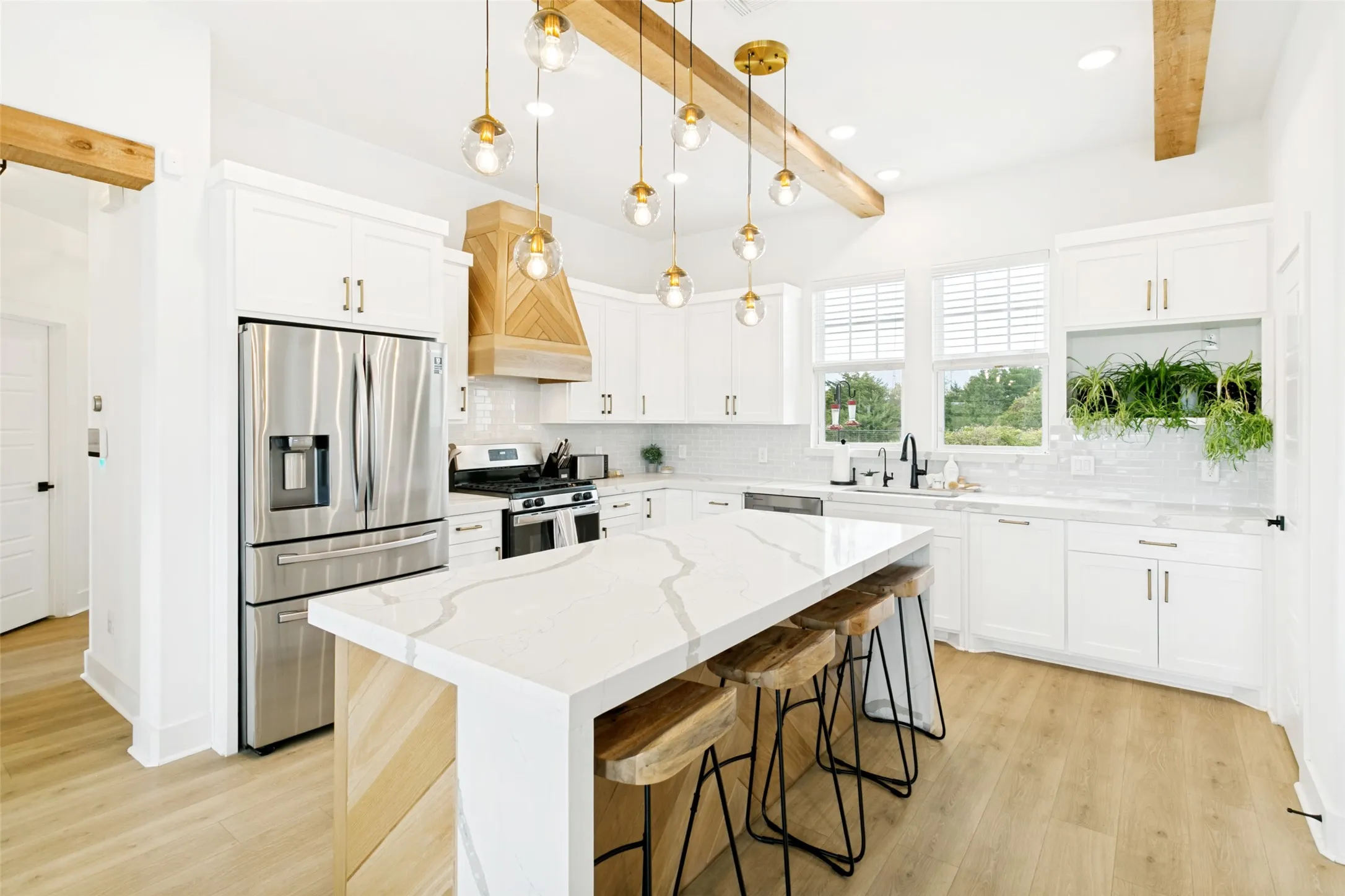 Single Family Residence For Sale in Johnson County , 128 Chambers Creek Trail, Alvarado, Texas 76009, 4 Bedroom, 3 Bathroom, 3 Garage spaces, 2,206 Sqft, built in 2021, mls#21350930, Real Estate Agent in Alvarado, Homes For Sale in Johnson county, Homes For Sale in Alvarado, Realtor in Alvarado Texas, Real Estate Brokerage Independent Realty Texas, Luminita Cordes Realtor
